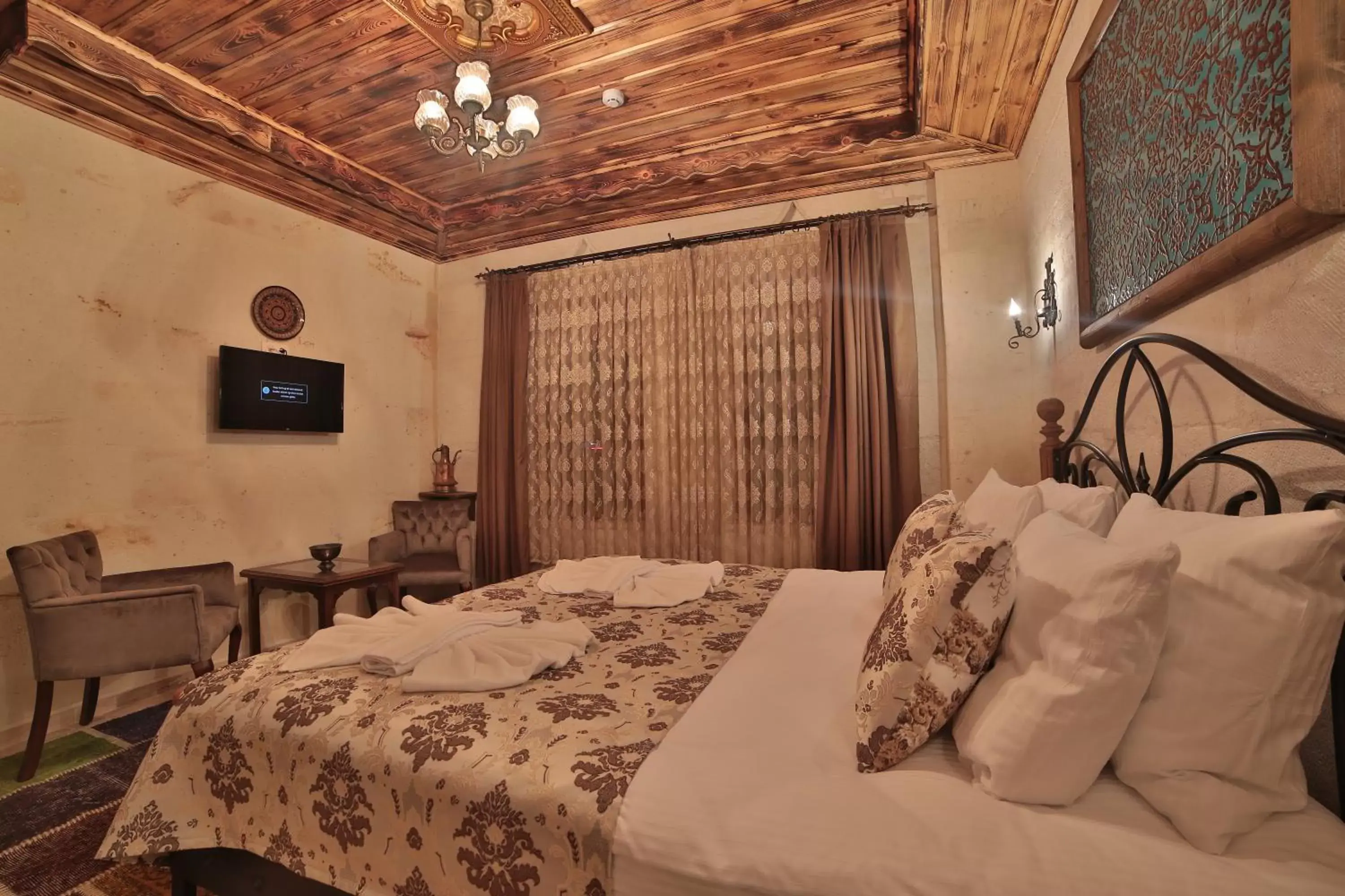 Bed in Caravanserai Inn Hotel