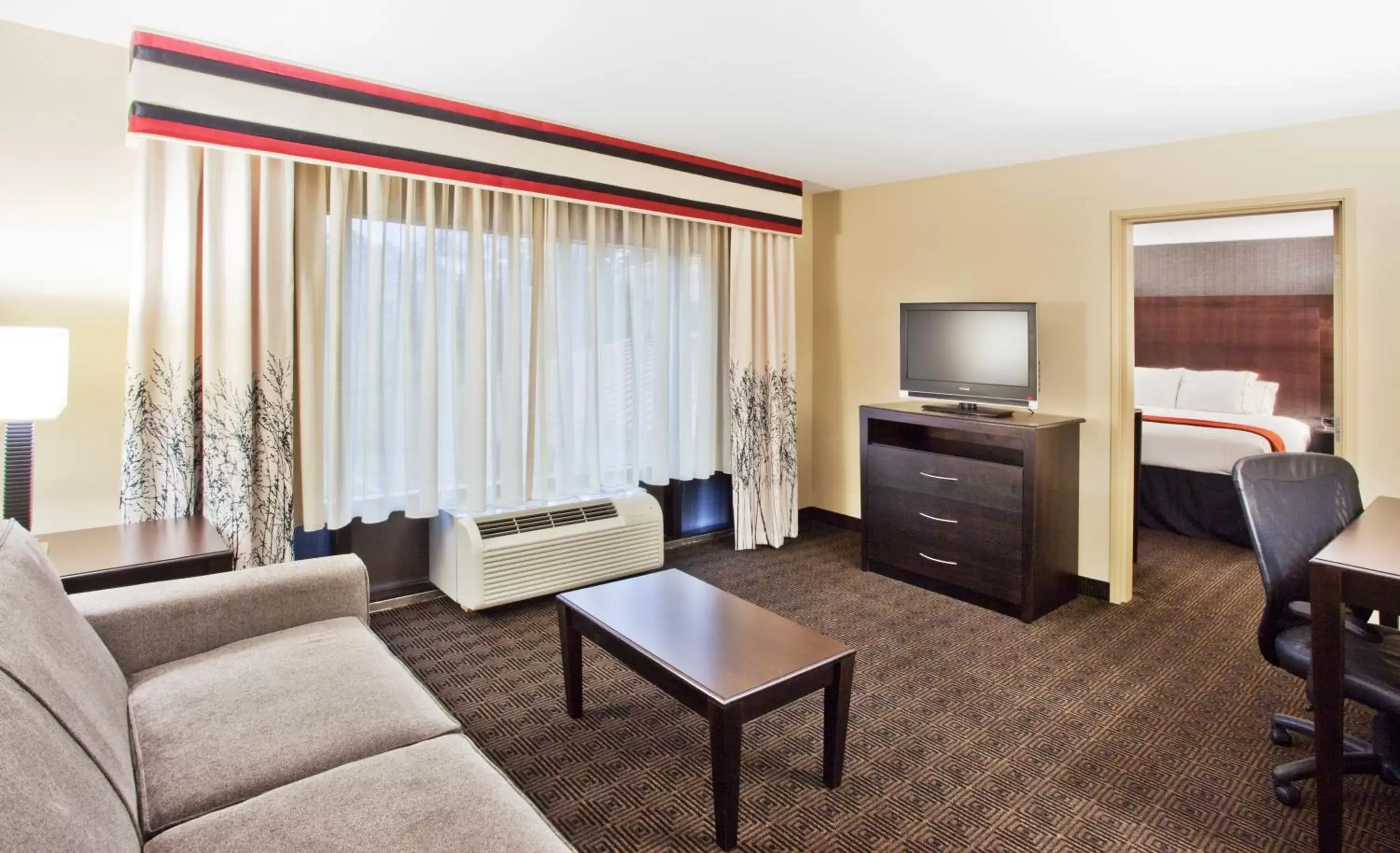 Photo of the whole room, Seating Area in Holiday Inn Express Hotel & Suites Atlanta-Cumming, an IHG Hotel
