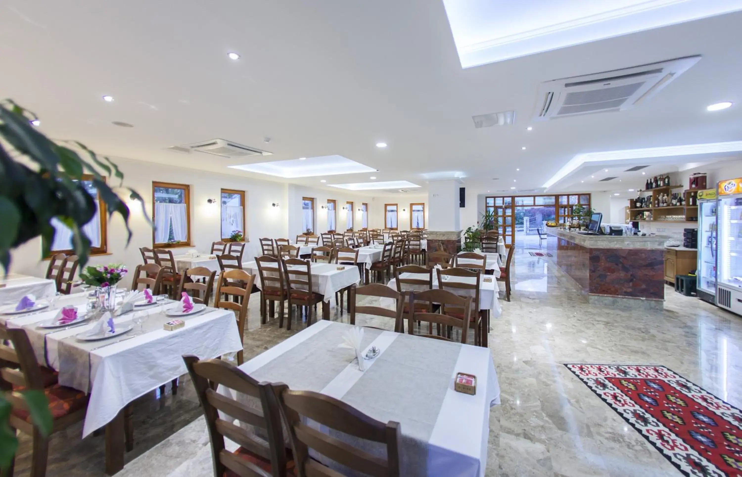Restaurant/Places to Eat in Hotel Almira