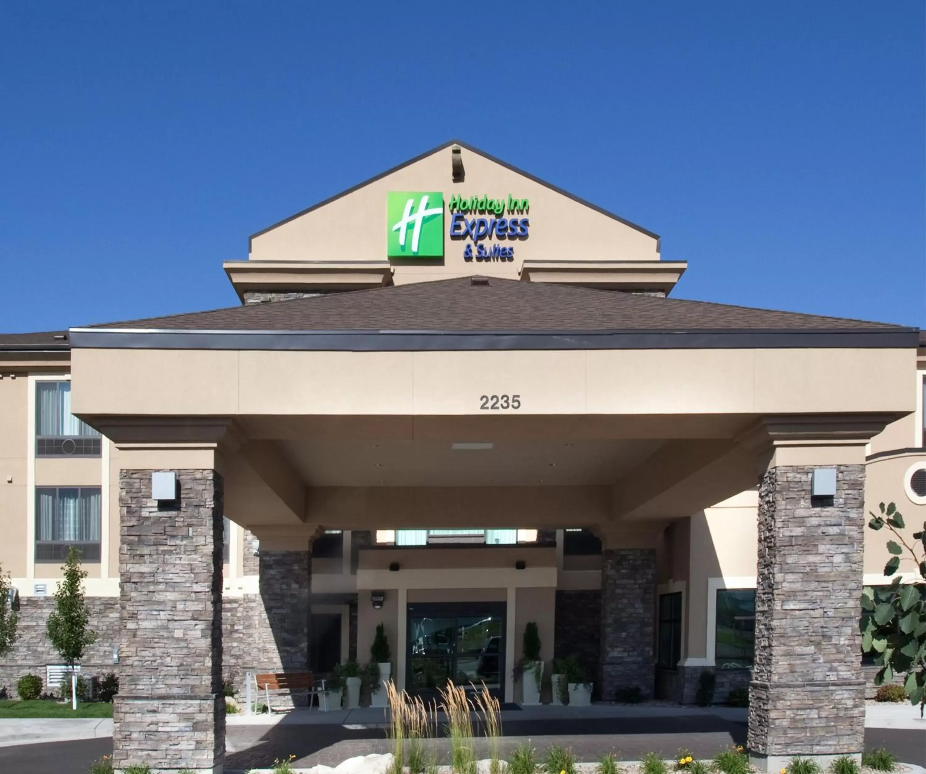 Property Building in Holiday Inn Express & Suites Logan, an IHG Hotel