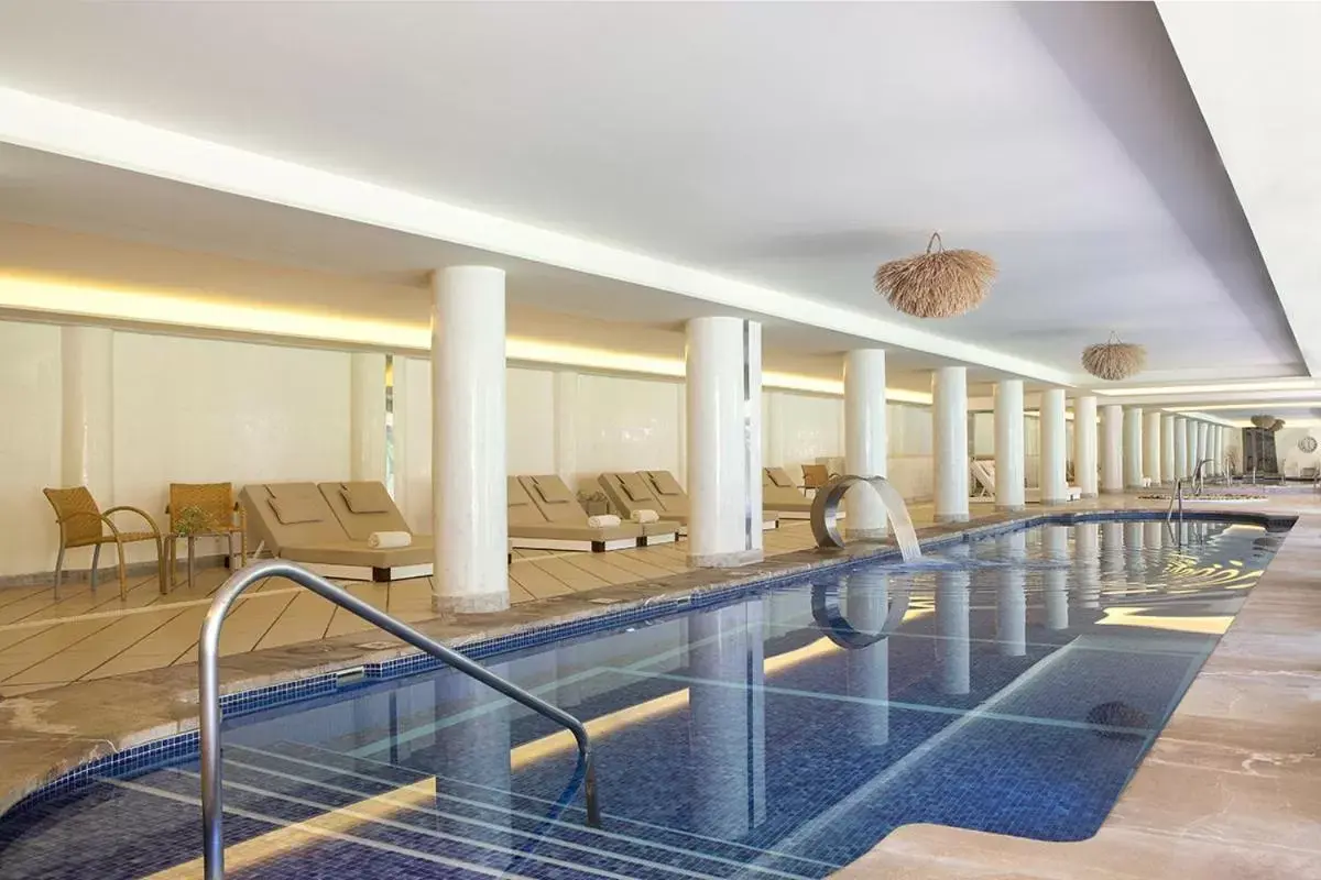 Swimming pool in Hotel Es Port Swimming pool in Hotel Es Port