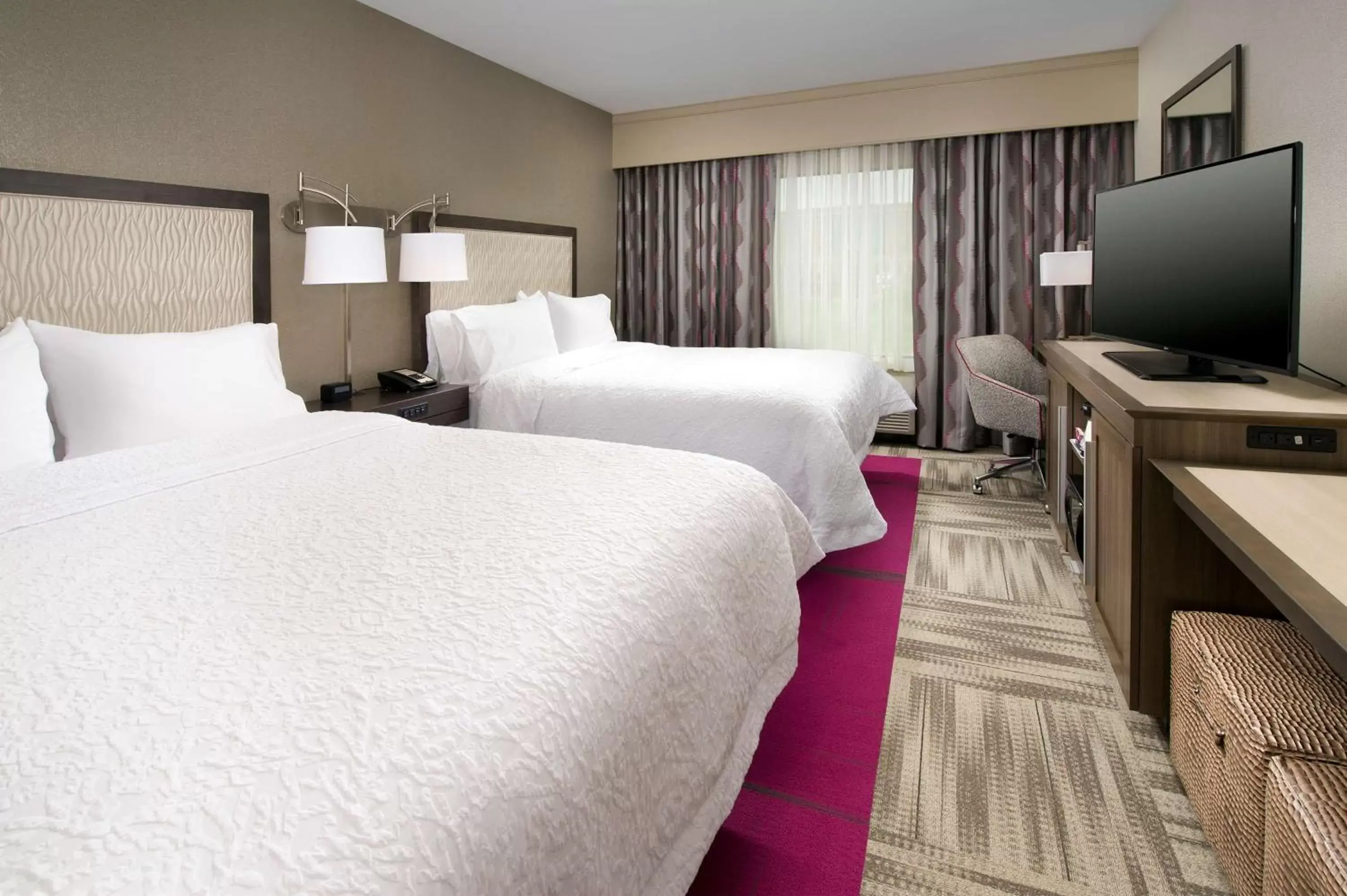 Bed in Hampton Inn by Hilton Hattiesburg