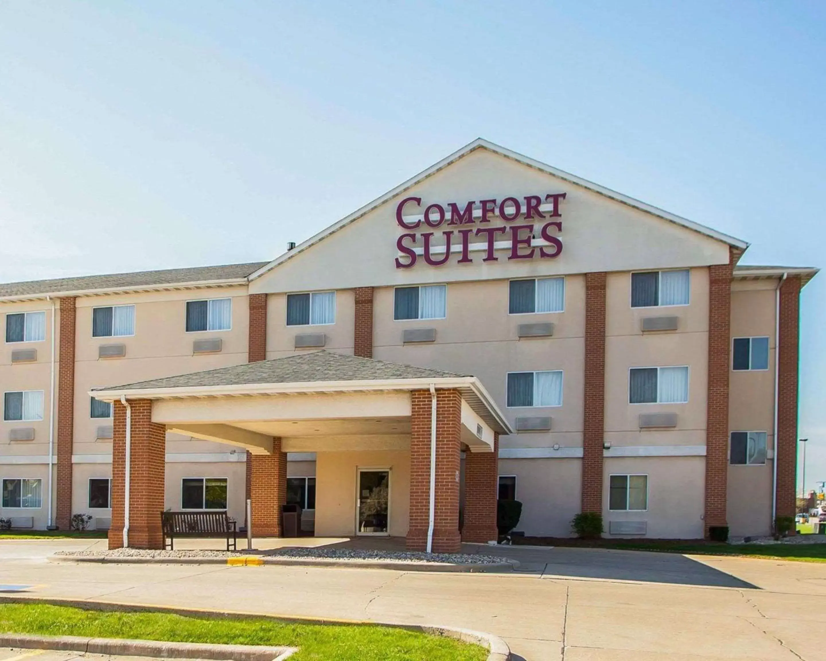 Property Building in Comfort Suites Normal University area