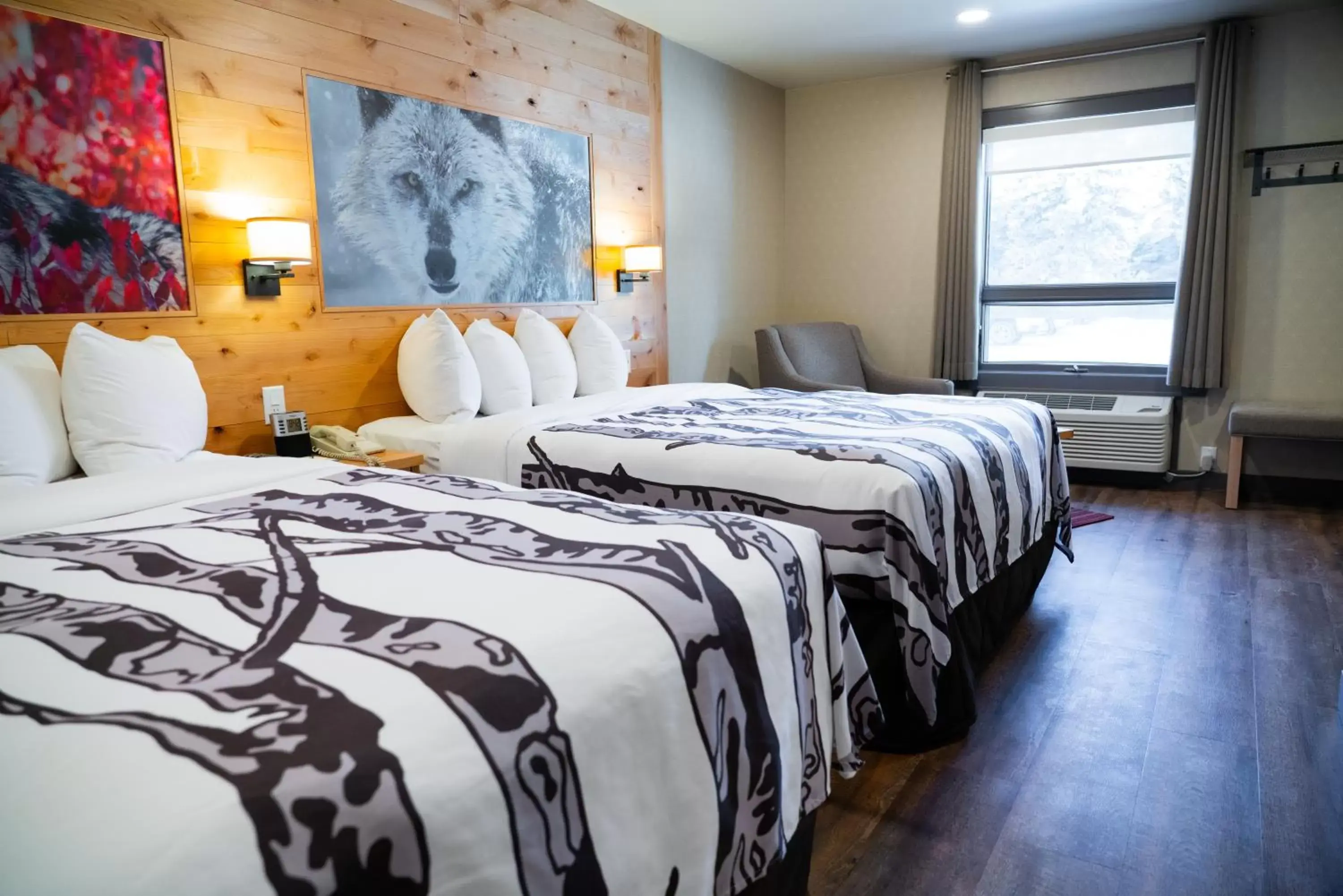 Photo of the whole room, Bed in Banff Rocky Mountain Resort