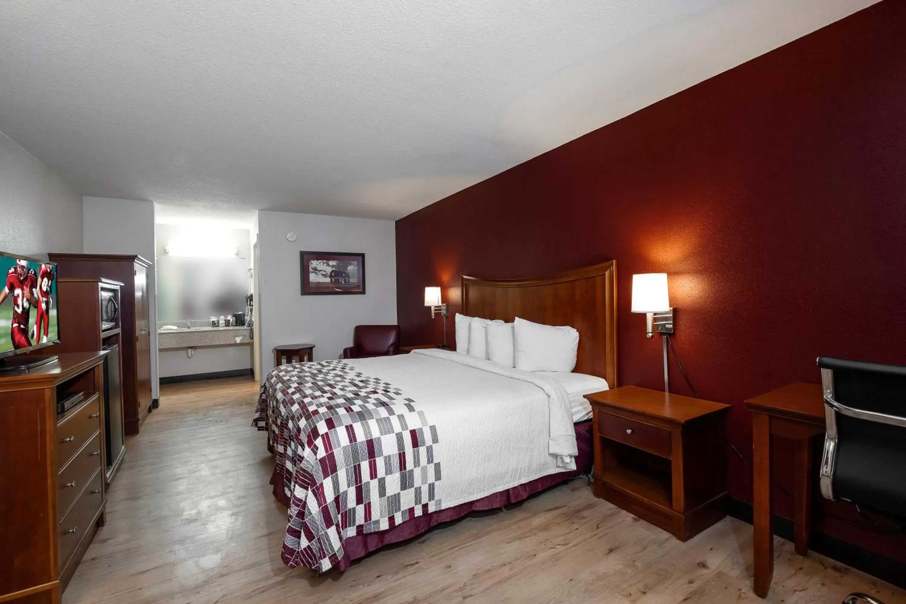 Photo of the whole room, Bed in Red Roof Inn Dothan Photo of the whole room, Bed in Red Roof Inn Dothan
