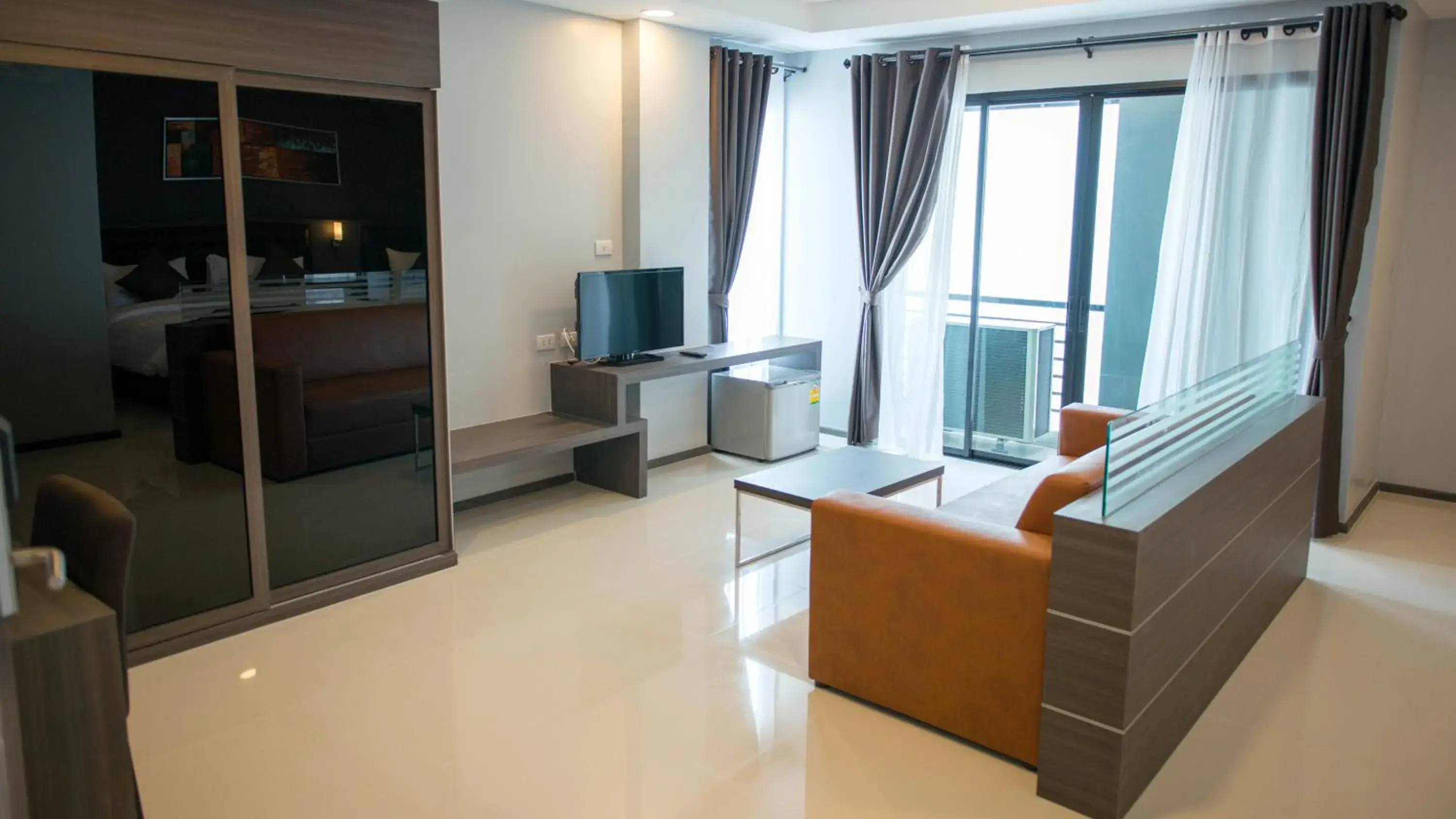TV and multimedia, Seating Area in Picnic Hotel Bangkok