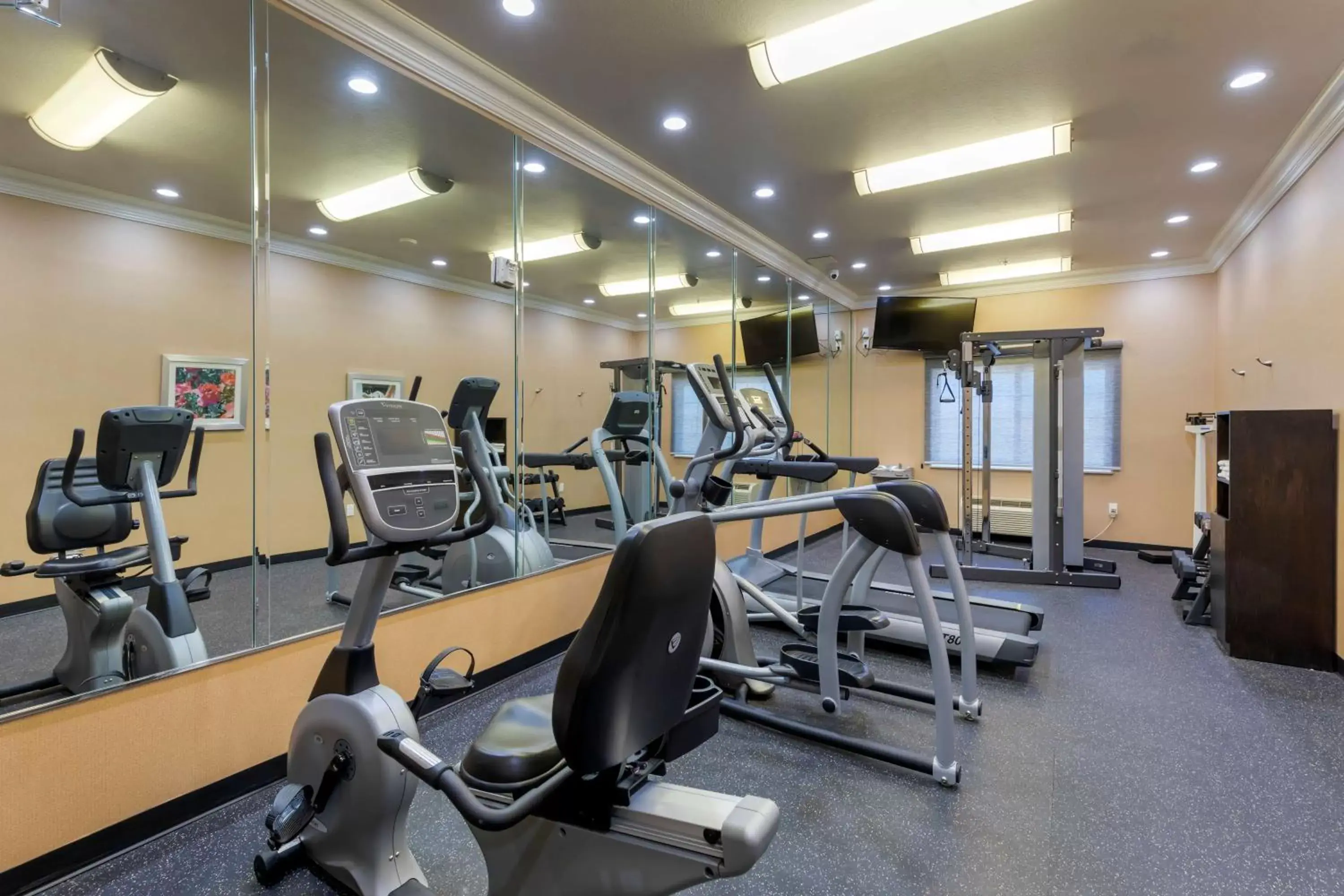 Fitness centre/facilities, Fitness Center/Facilities in Best Western Plus Wasco Inn & Suites