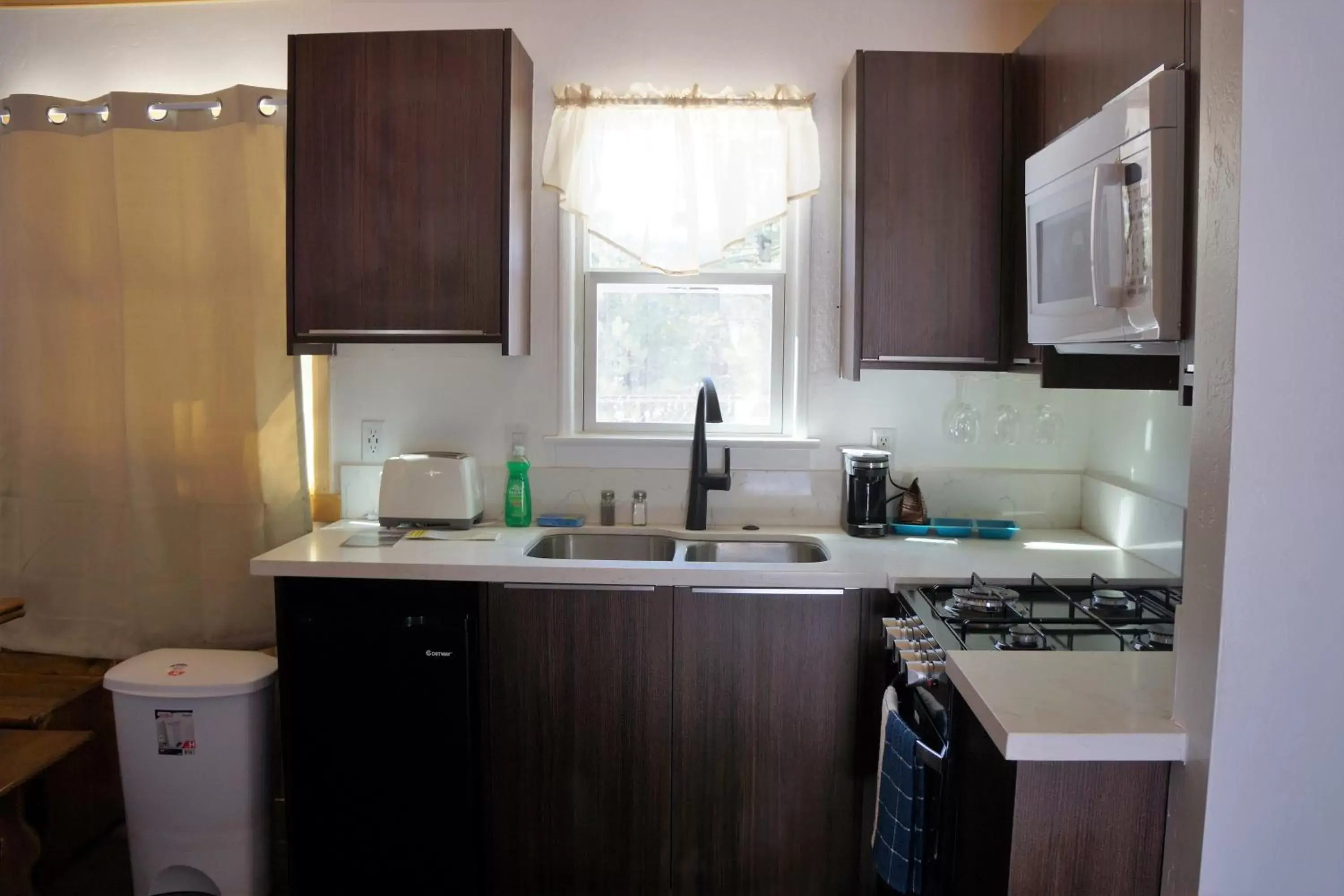 Kitchen/Kitchenette in Blue Horizon Lodge