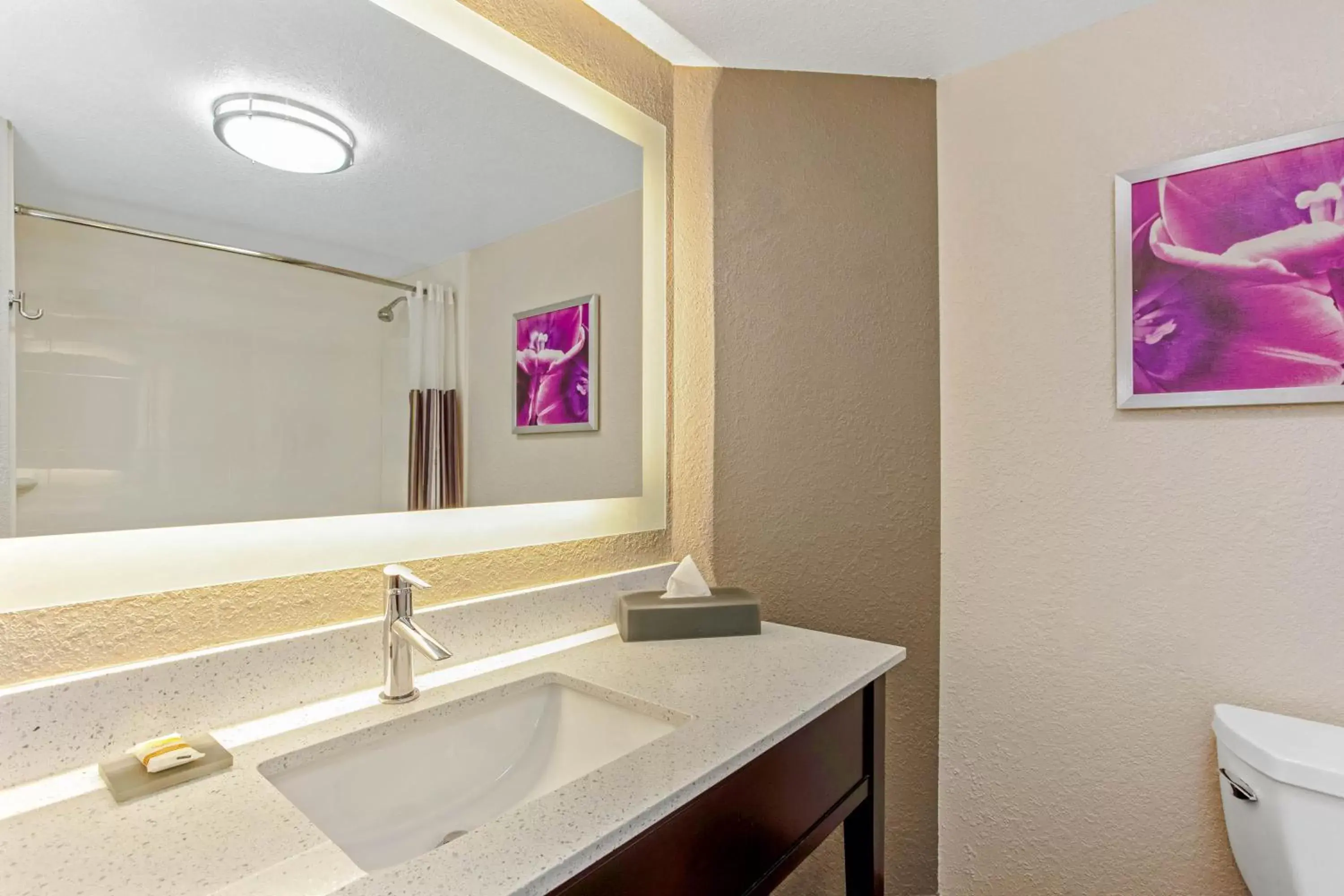 Bathroom in La Quinta Inn & Suites by Wyndham Panama City