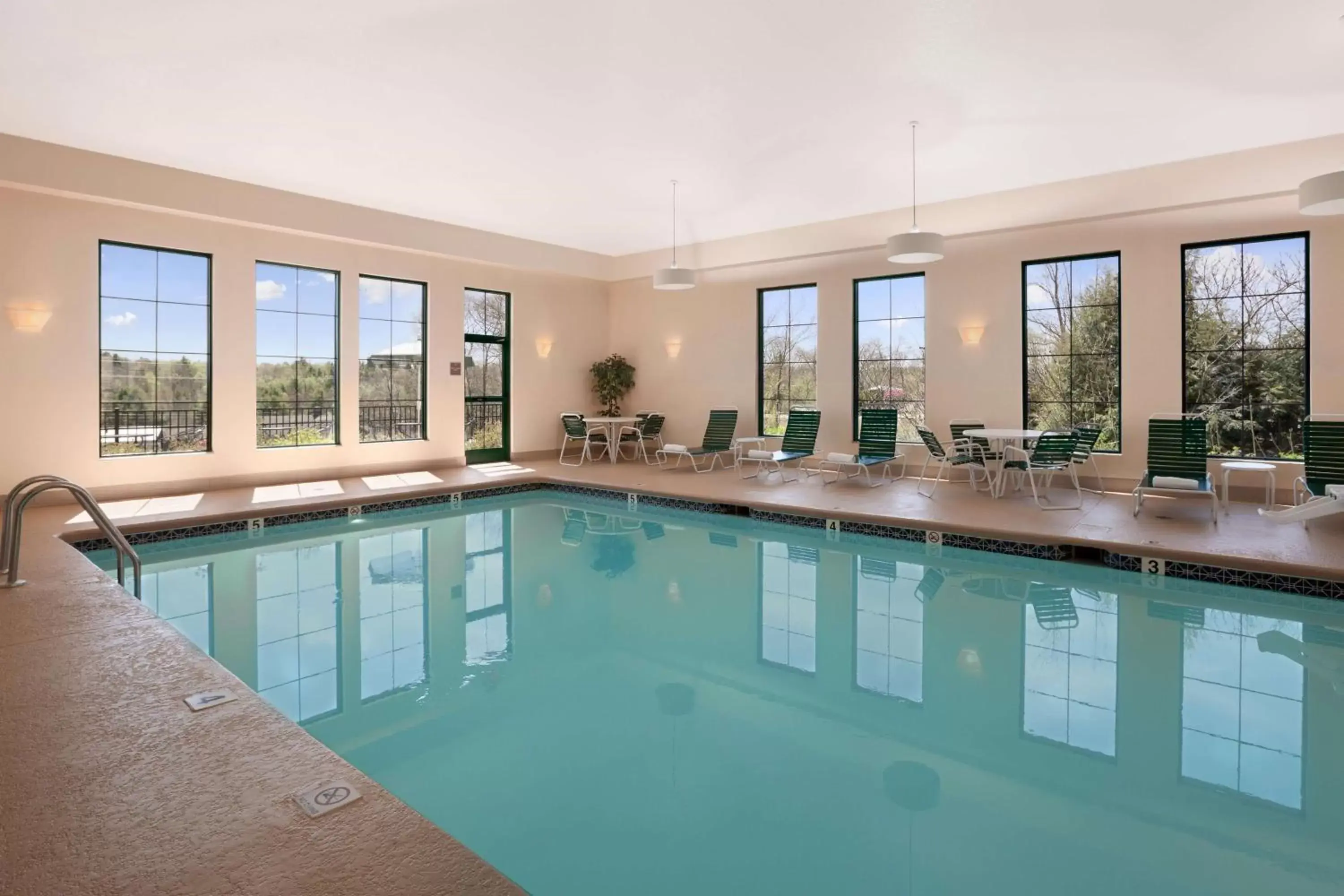 Pool view, Swimming Pool in Hampton Inn Freeport/Brunswick