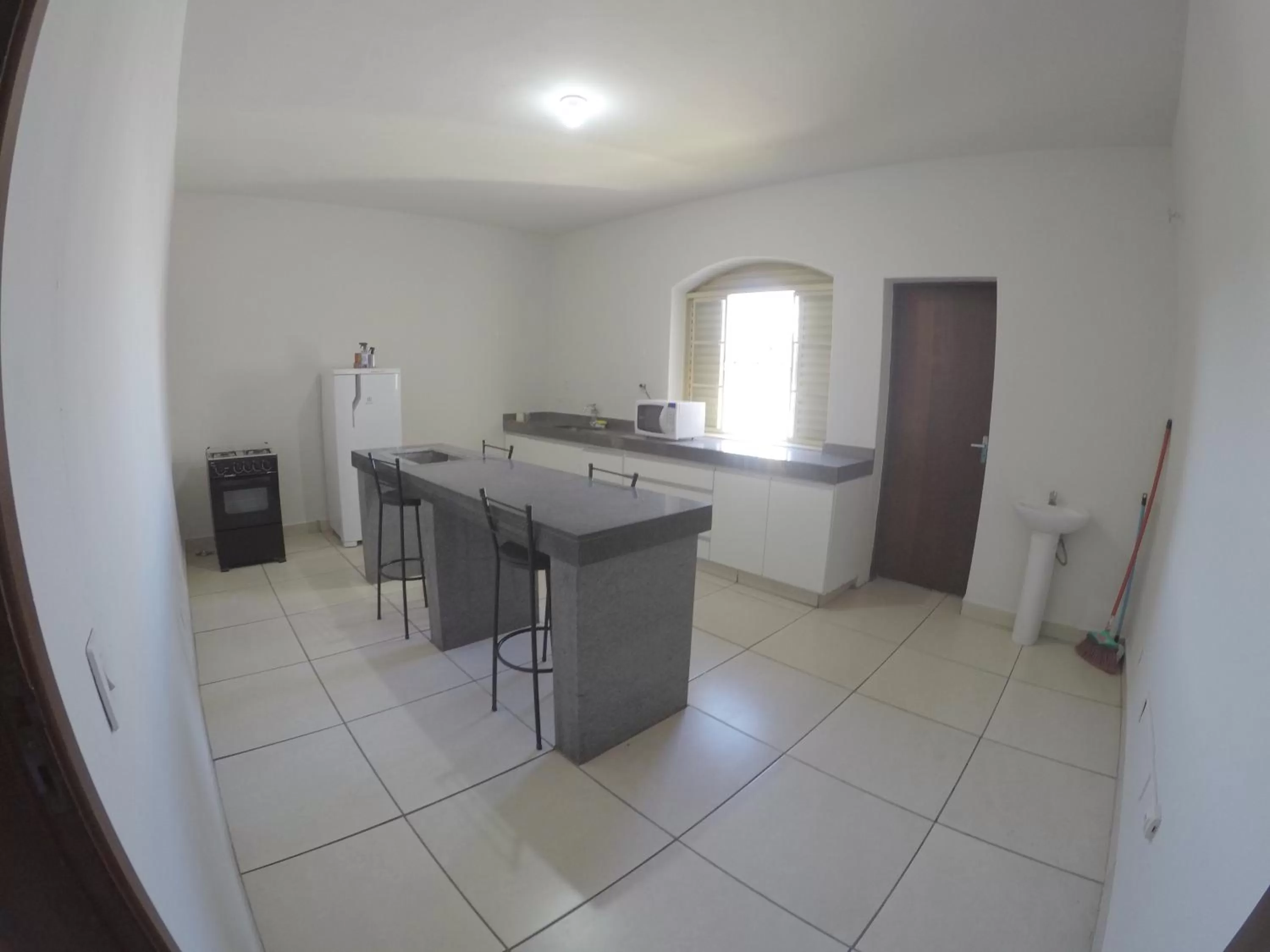 Communal kitchen, Kitchen/Kitchenette in Quartos Delfim Moreira