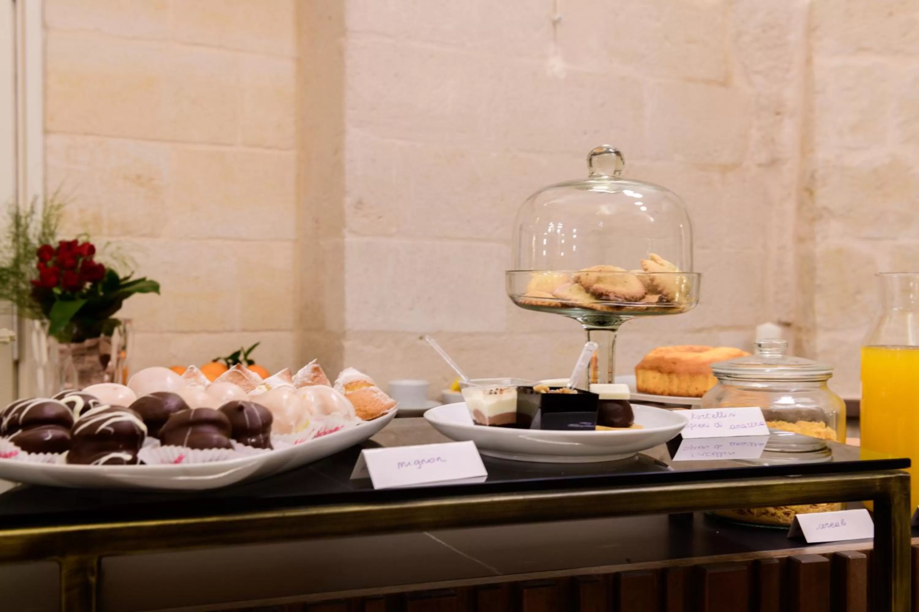 Buffet breakfast in Le Malve Cave Retreat