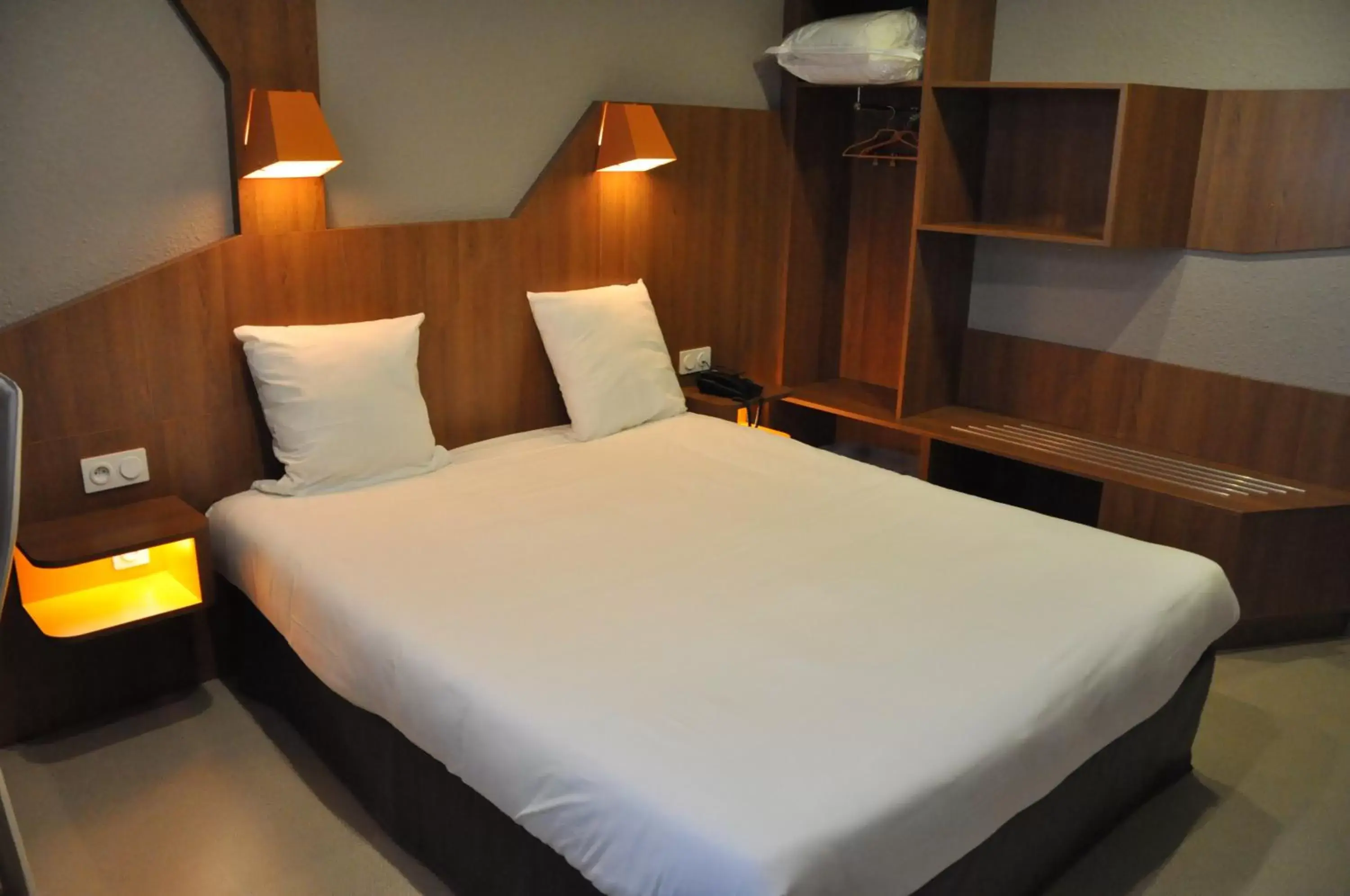 Photo of the whole room, Bed in ibis Styles Gien