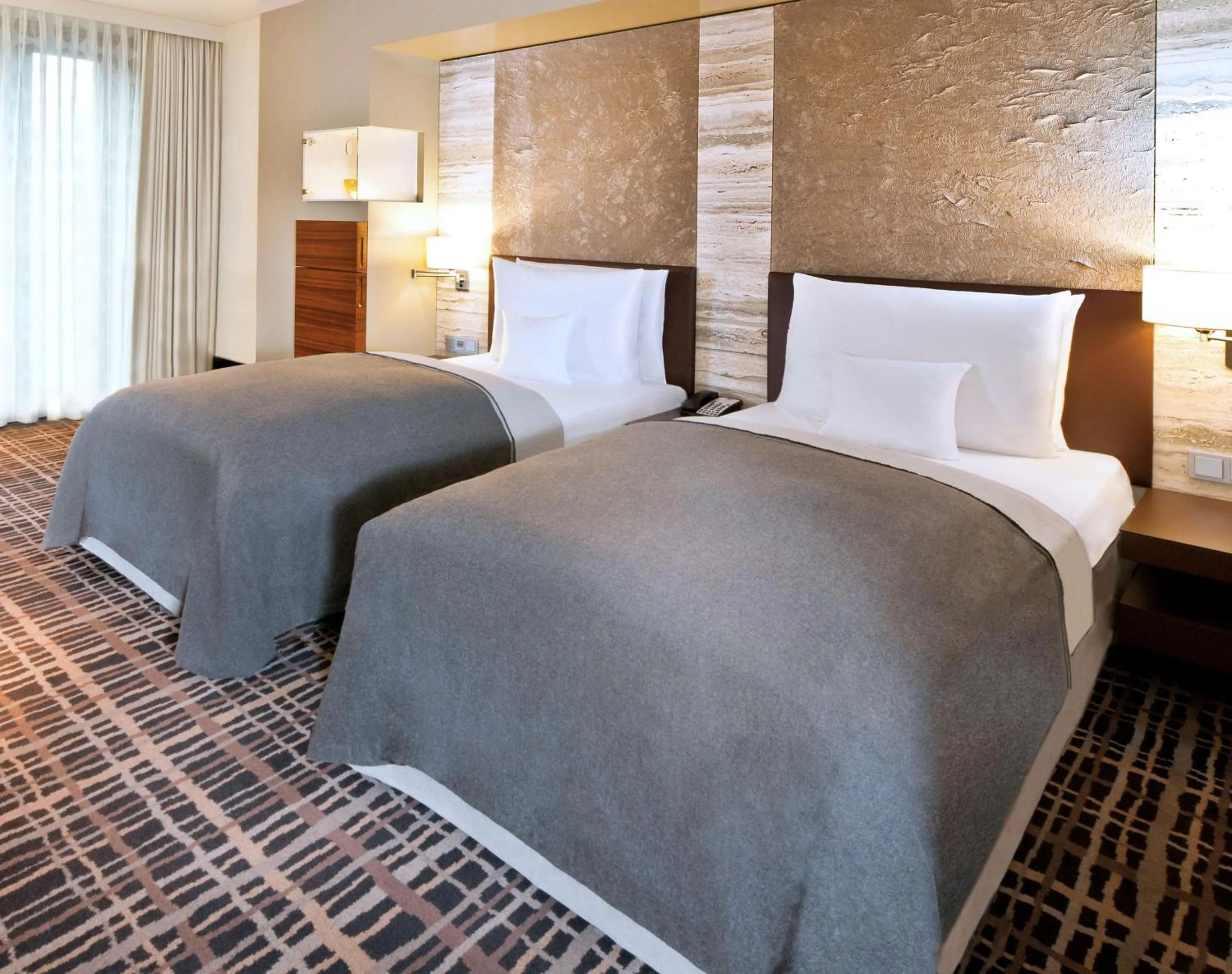 Bed in Dorint Hotel am Heumarkt Köln