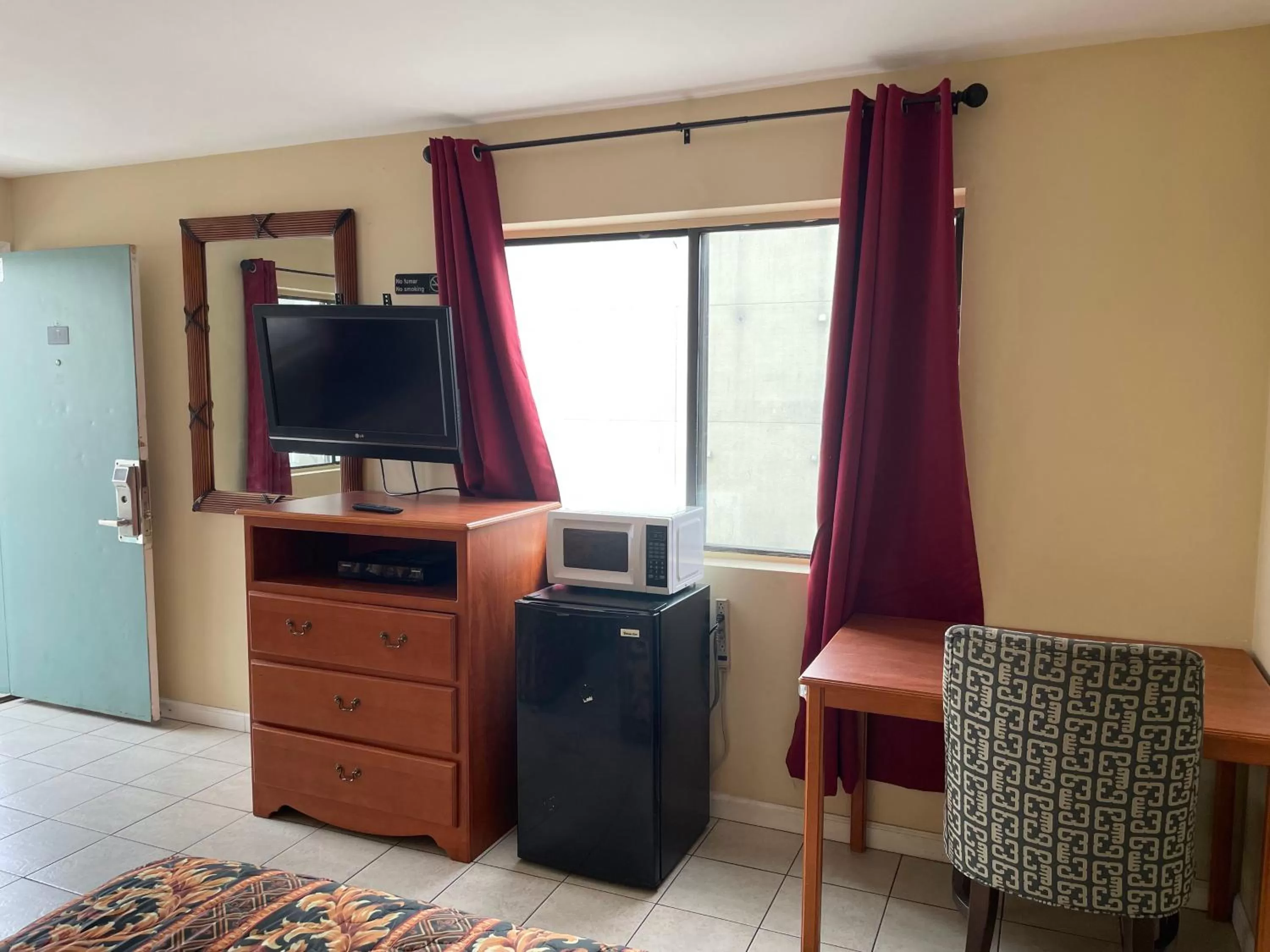 TV and multimedia in Sea Palace Motel