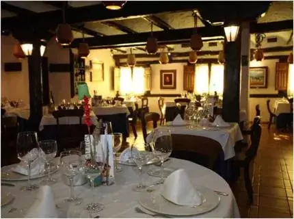 Restaurant/Places to Eat in Hotel El Águila