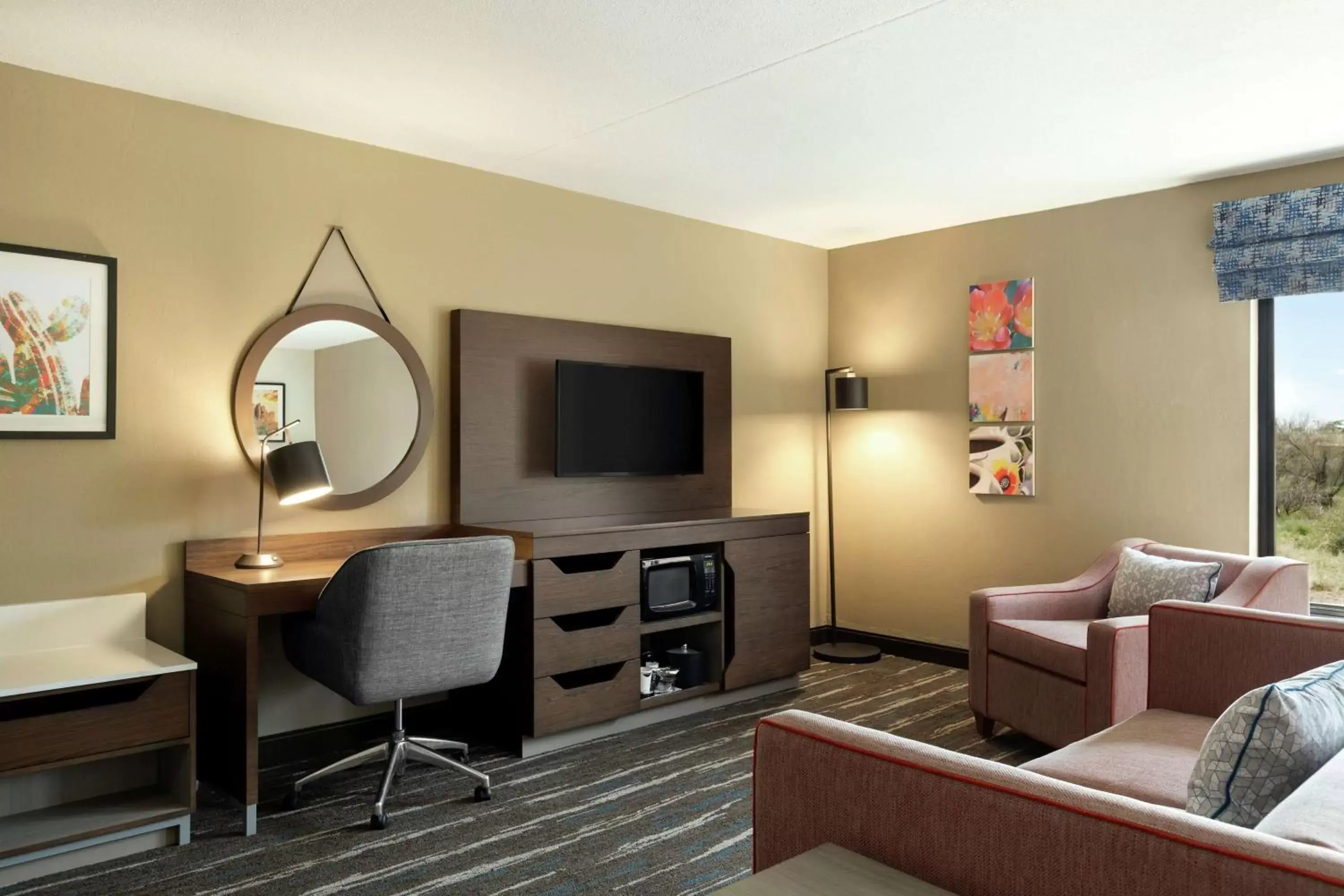 Bedroom, Seating Area in Hampton Inn Sedona