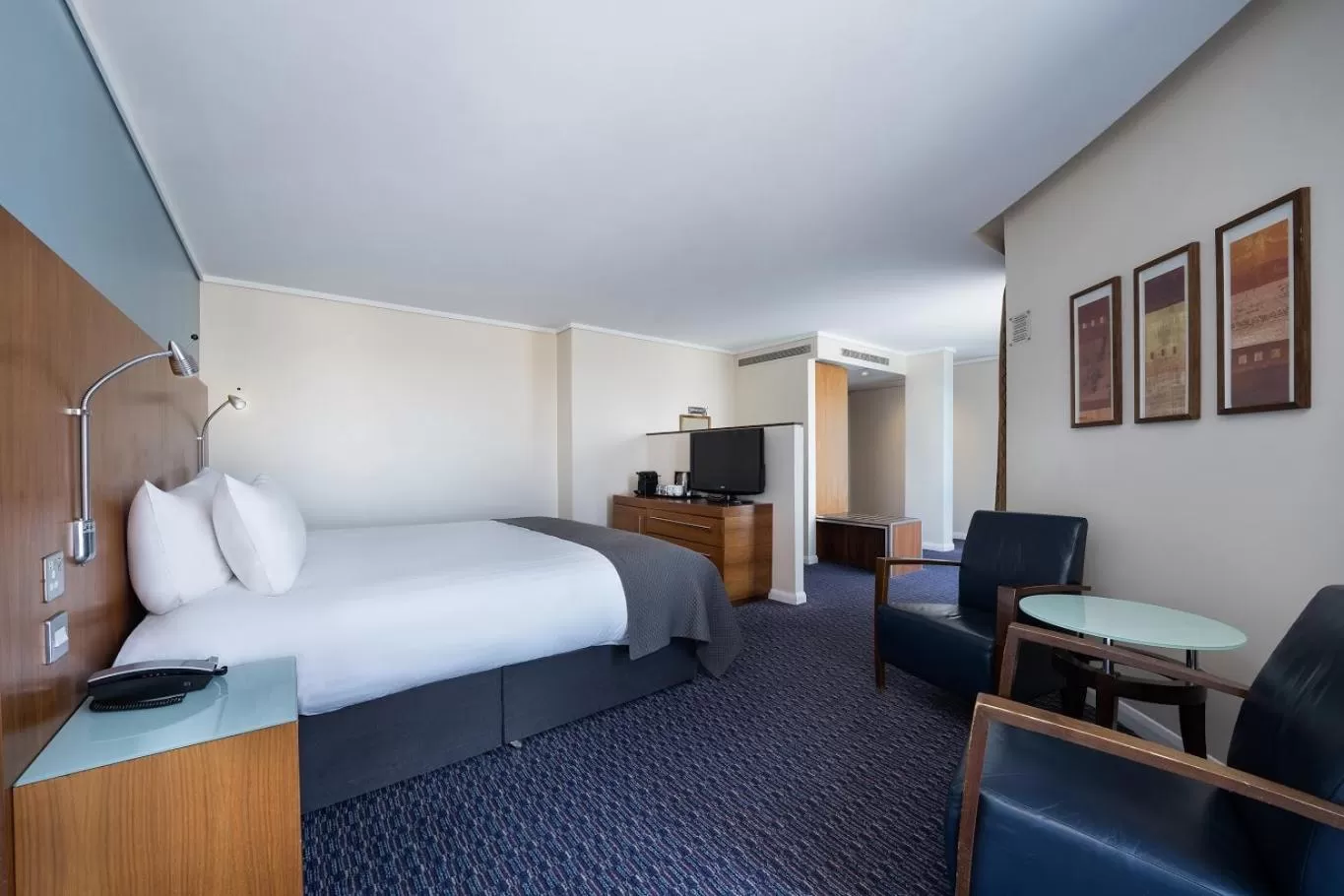 Photo of the whole room, Bed in Holiday Inn London Camden Lock by IHG