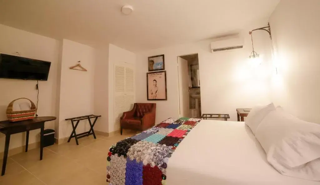 Bedroom, TV/Entertainment Center in Hotel Kartaxa