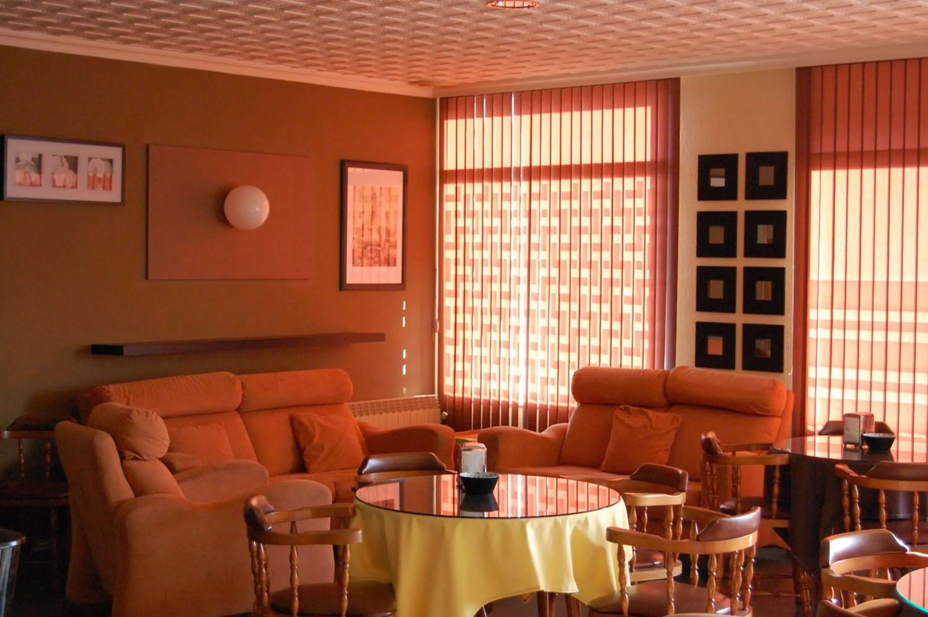 Restaurant/places to eat in Hotel París Restaurant/places to eat in Hotel París