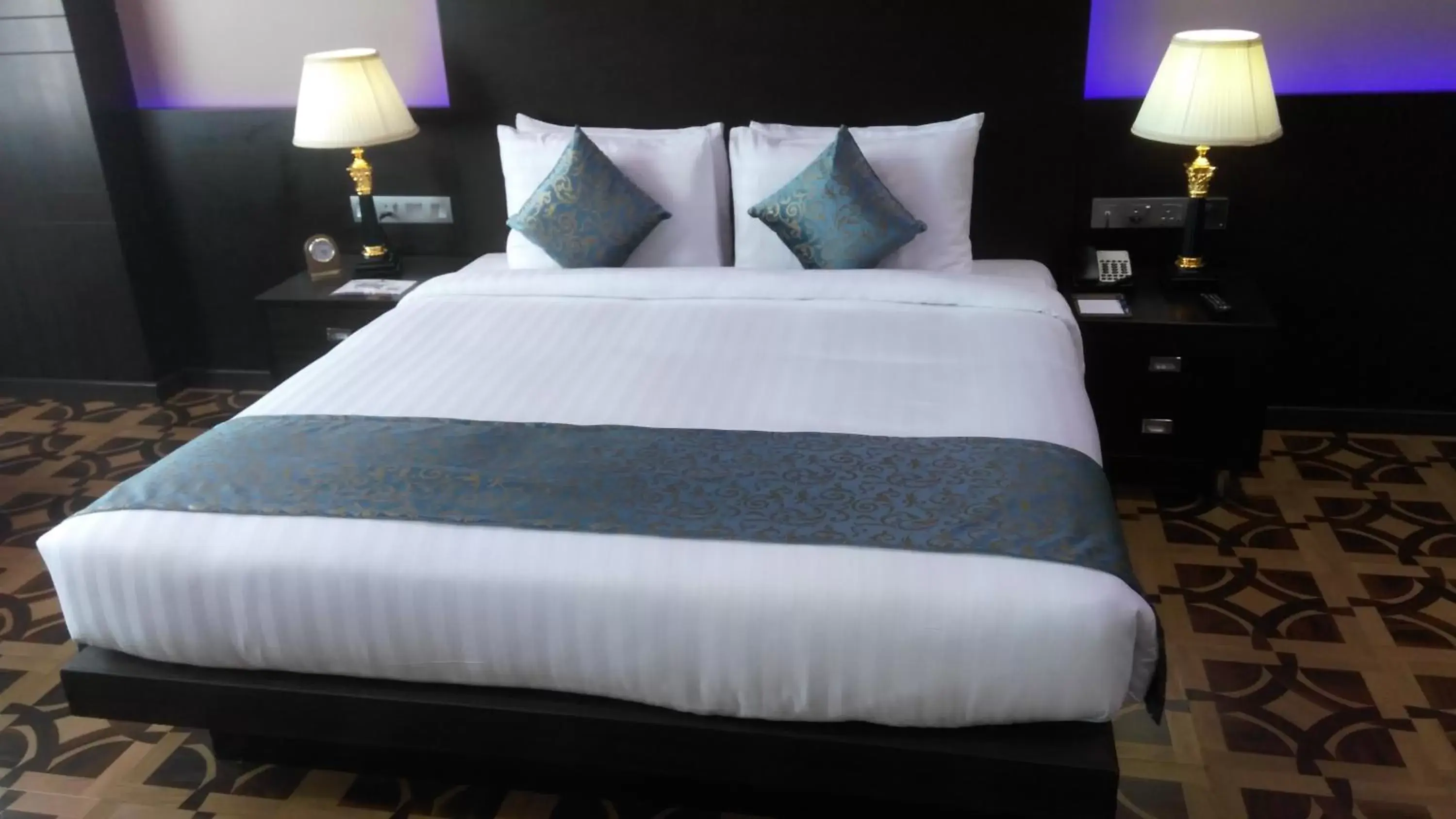 cot, Bed in Park Regis Lotus Hotel