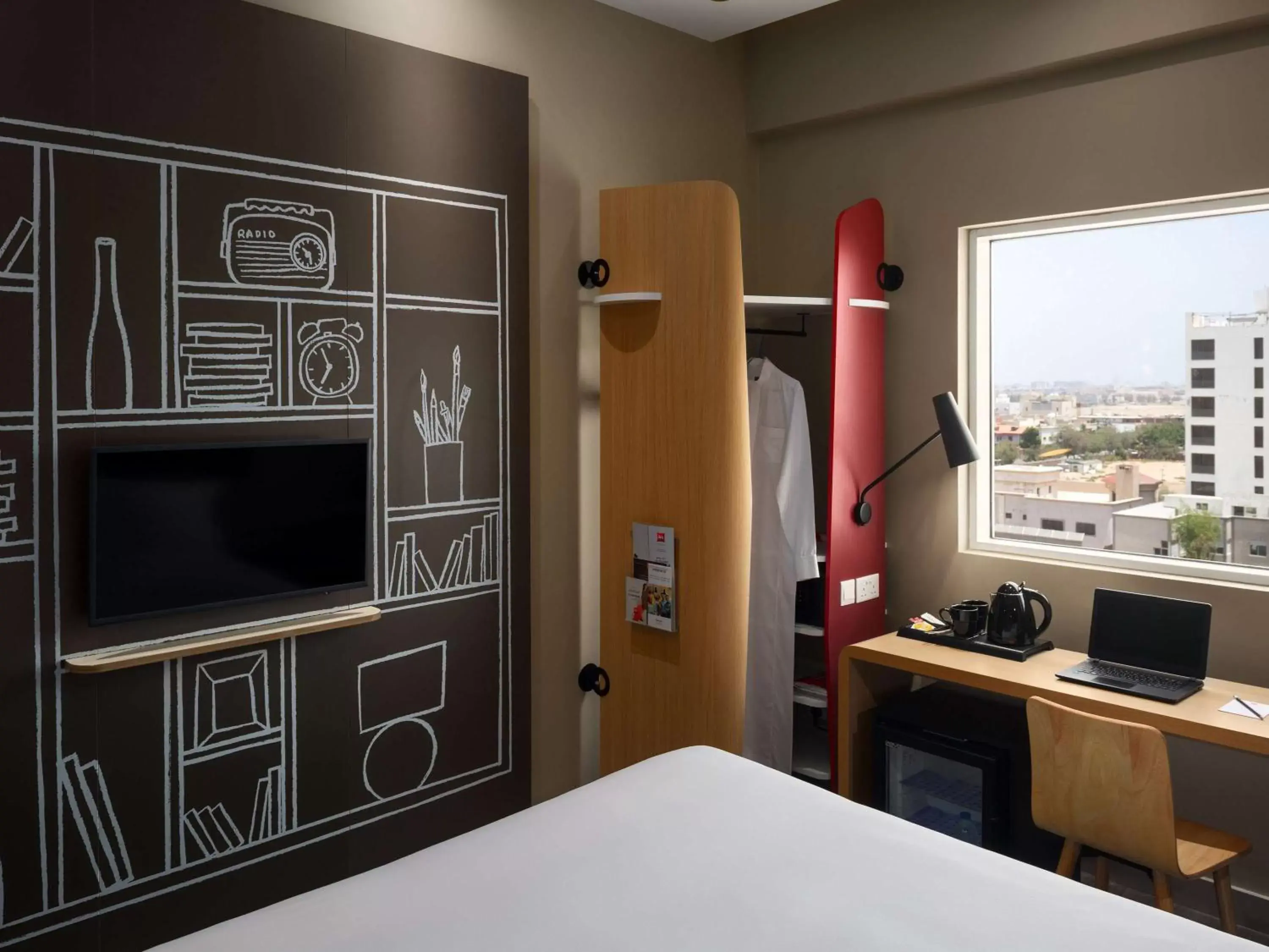 Photo of the whole room, TV/Entertainment Center in Ibis Jeddah Malik Road