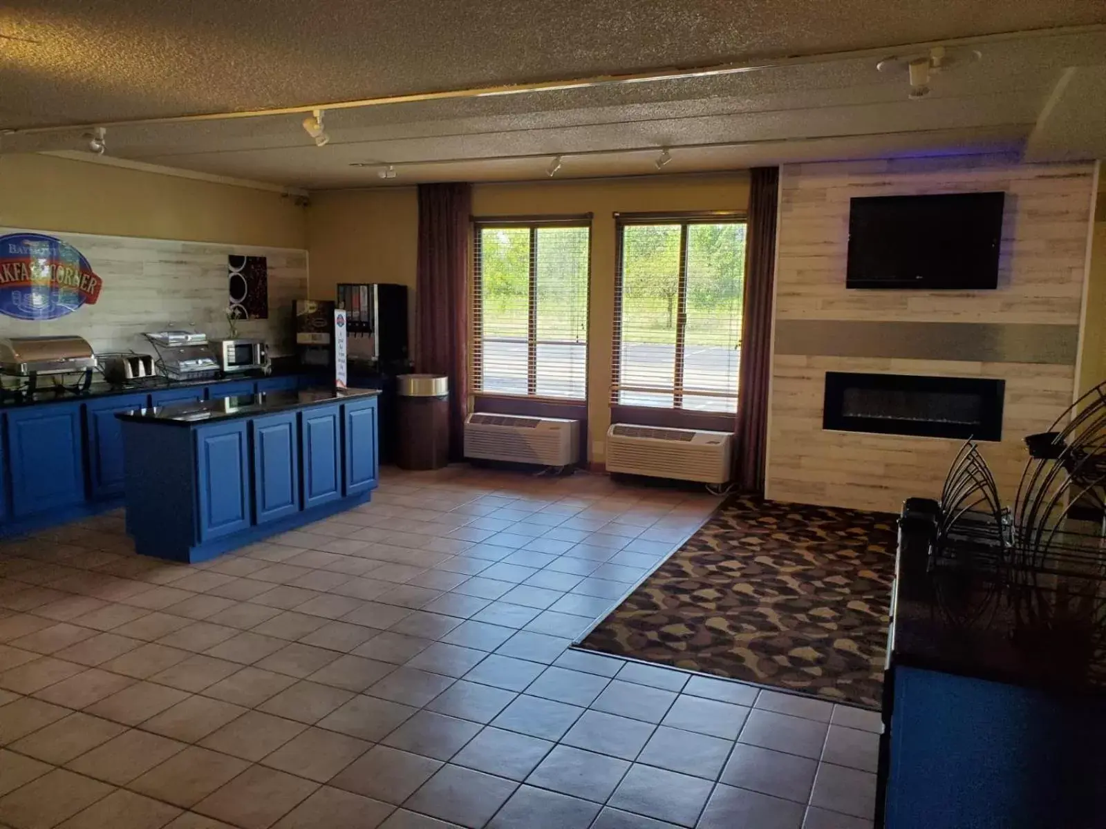 Kitchen/Kitchenette in Baymont by Wyndham Canton