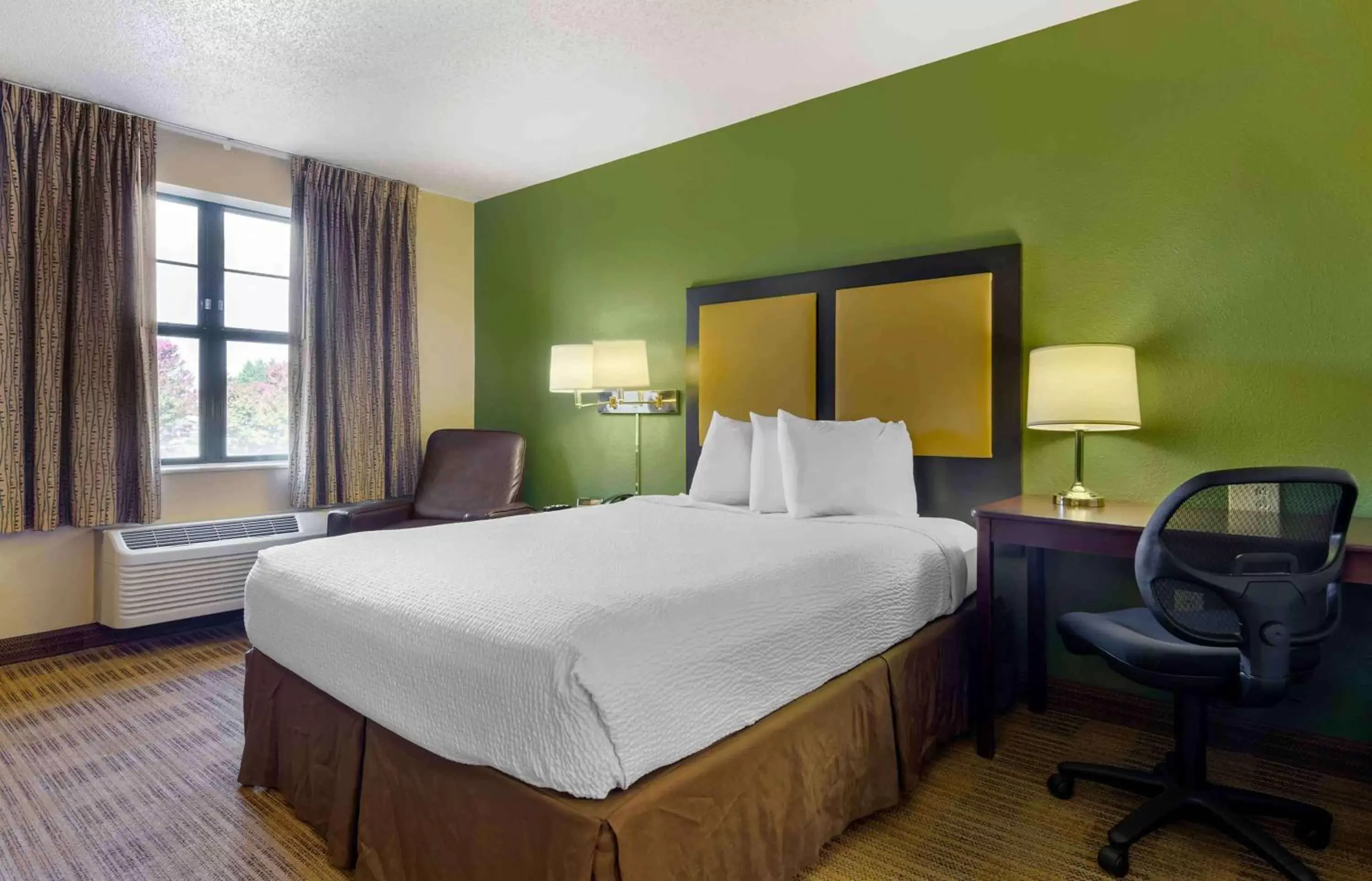 Bedroom, Bed in Extended Stay America Suites - Lynchburg - University Blvd