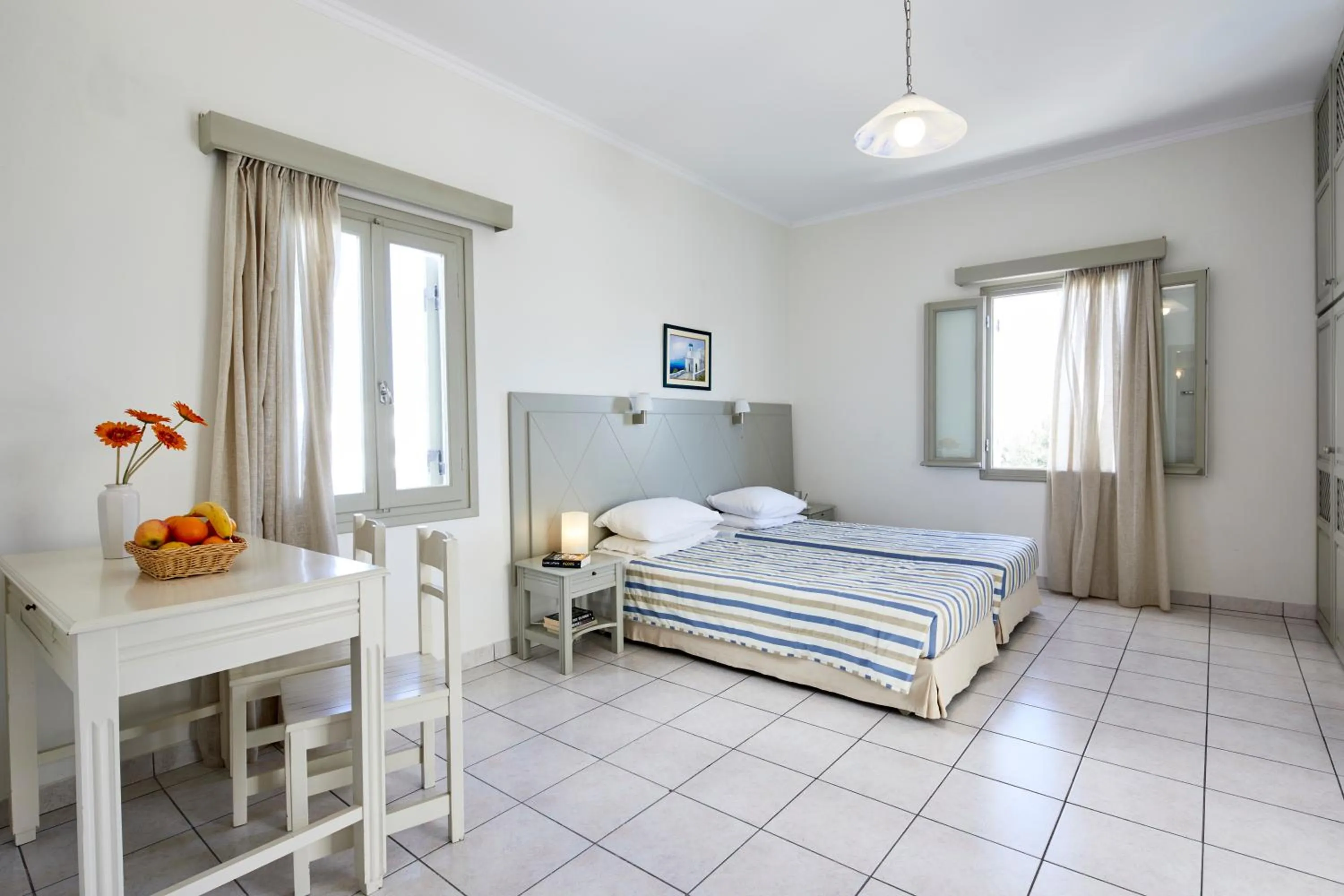 Time of day, Bed in Nissos Thira