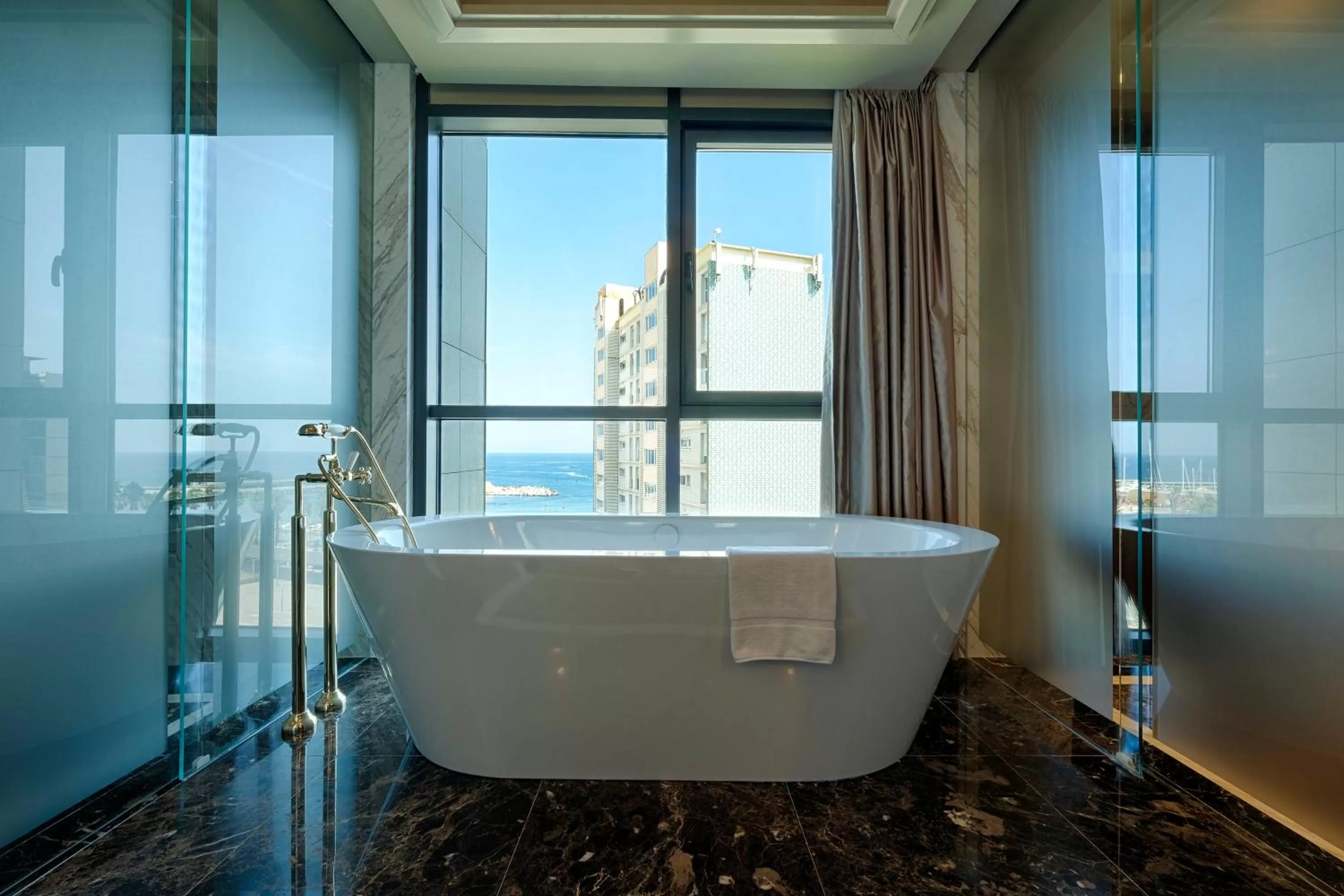 Bathroom in Sofitel Barcelona Skipper