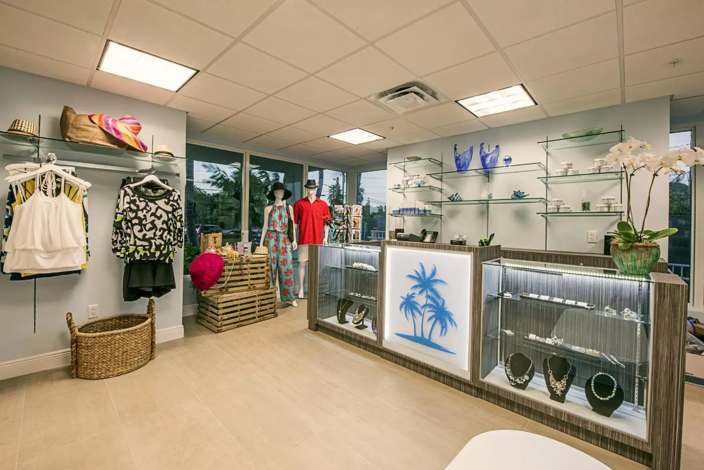 On-site shops in Amara Cay Resort