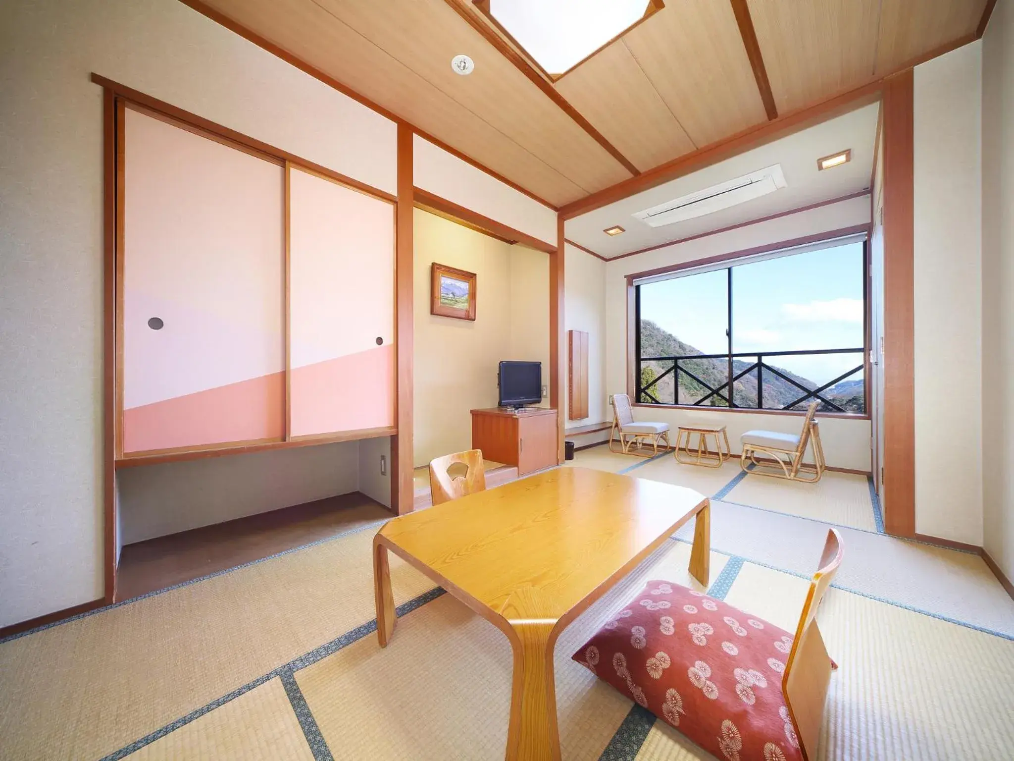 Photo of the whole room, Seating Area in Hakonenomori Okada Hotel