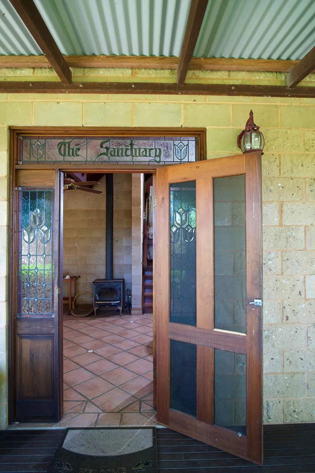 Facade/entrance in Clarendon Forest Retreat