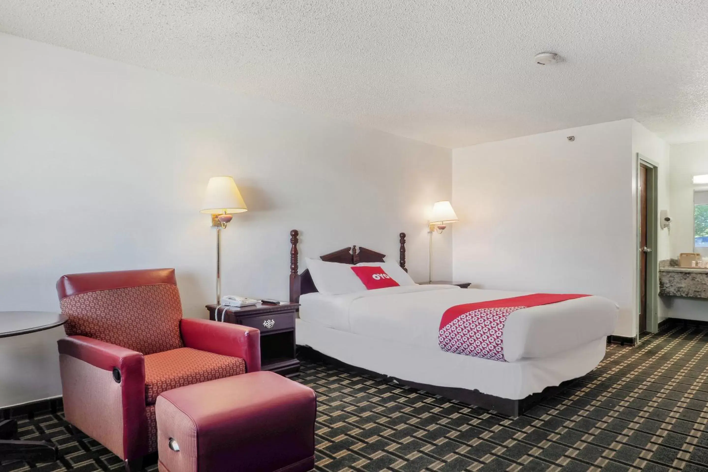 Bedroom, Bed in Lonestar Inn & Suites, Erick OK Hwy 40 BY OYO