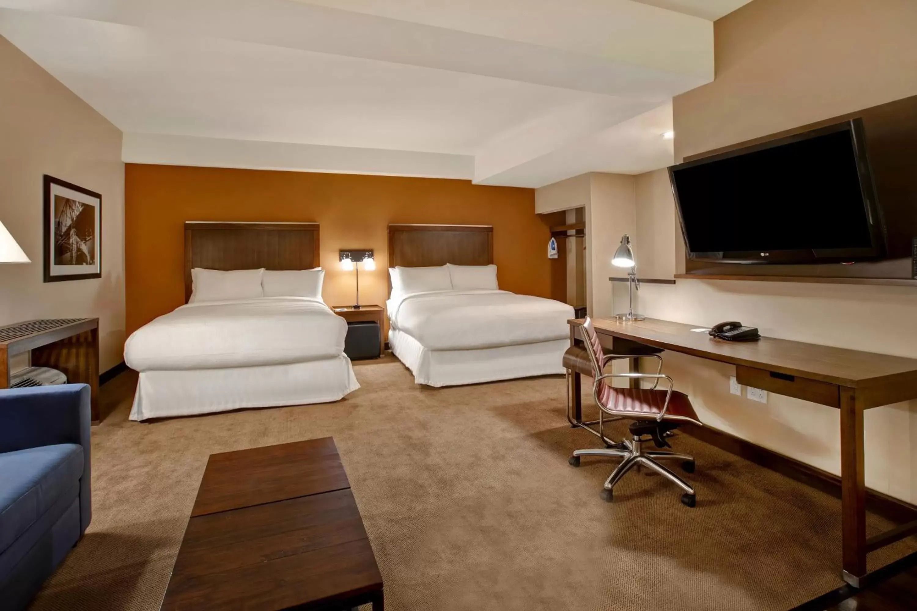 Bedroom, Bed in Four Points by Sheraton Peoria