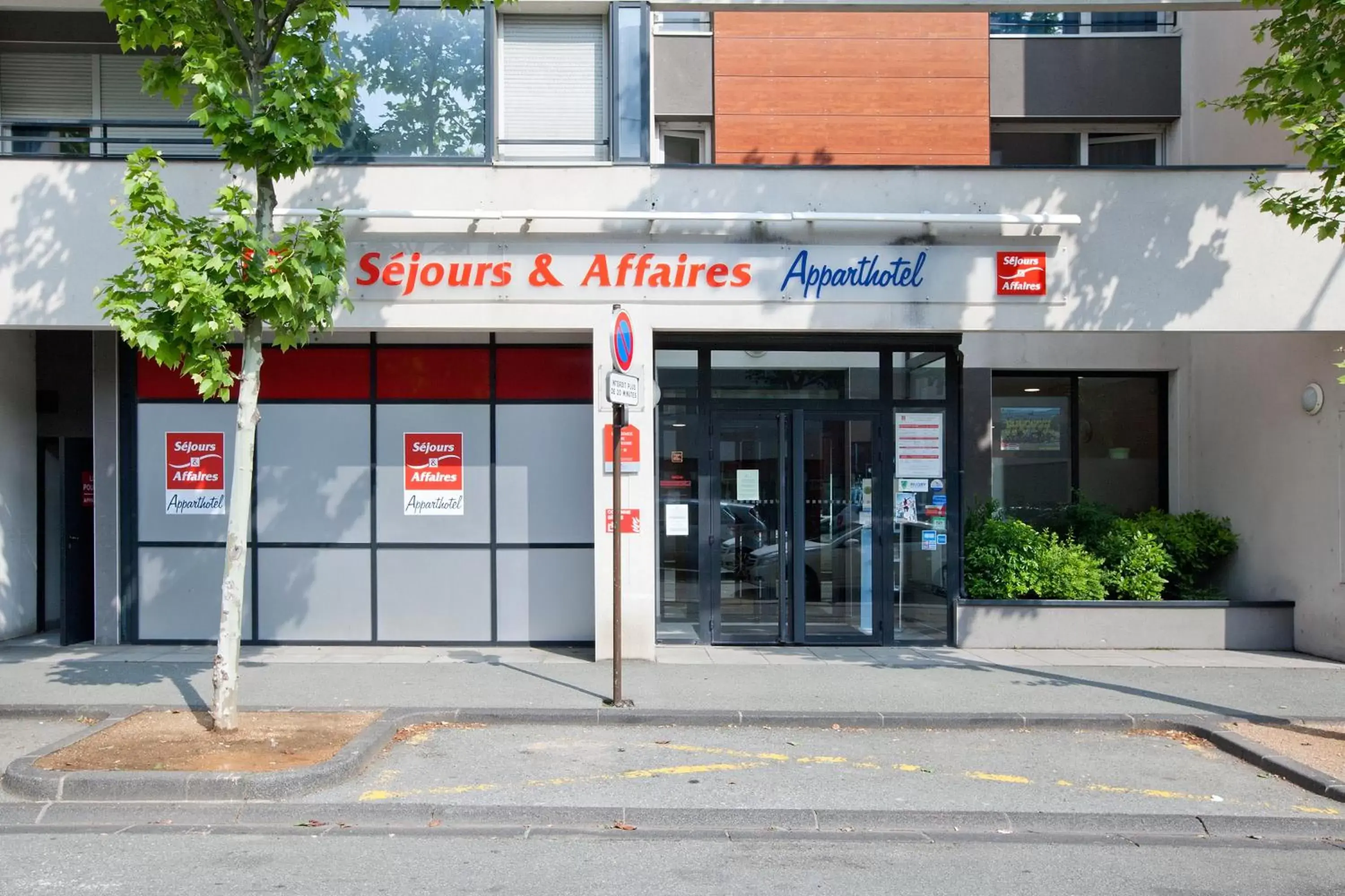 Facade/entrance in Séjours & Affaires Clermont Ferrand Park République