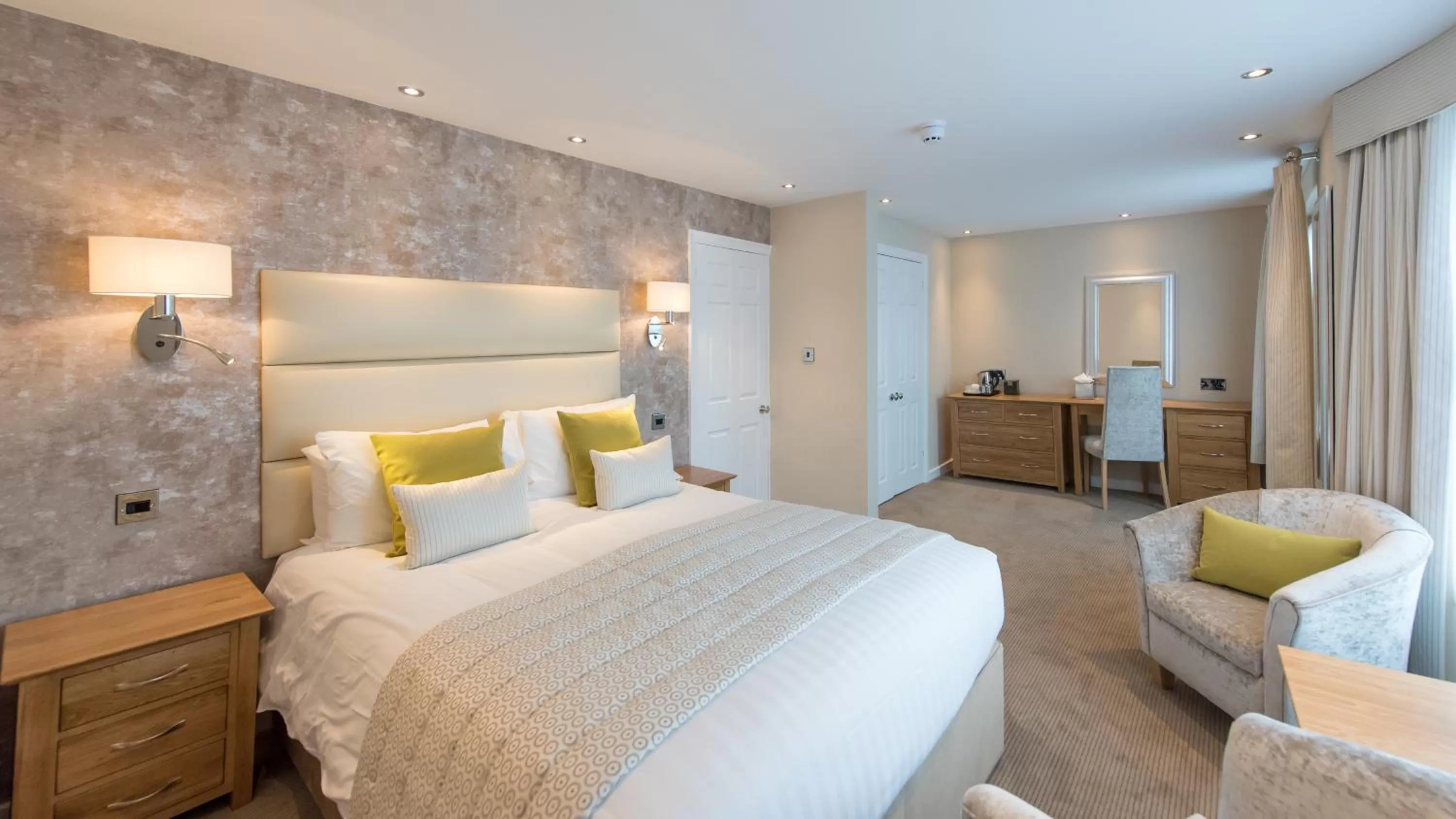 Bed in The Royal & Fortescue Hotel