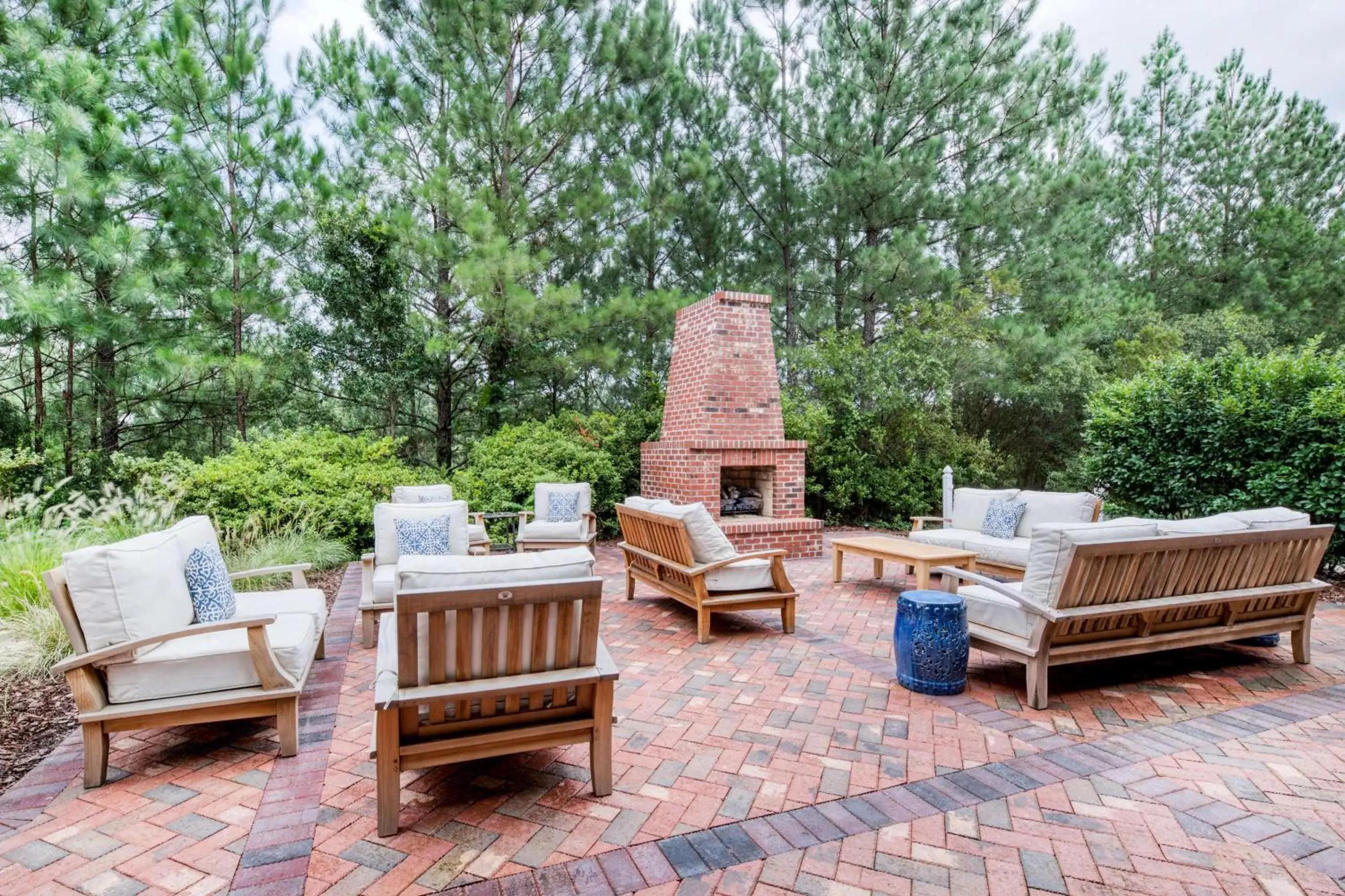 Patio, BBQ Facilities in Homewood Suites by Hilton Olmsted Village
