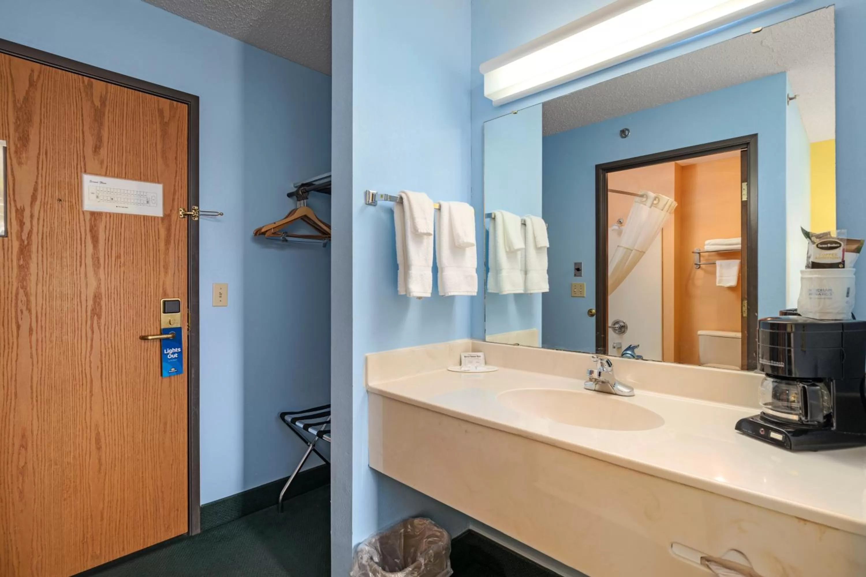 Bed in Days Inn by Wyndham Battlefield Rd/Hwy 65