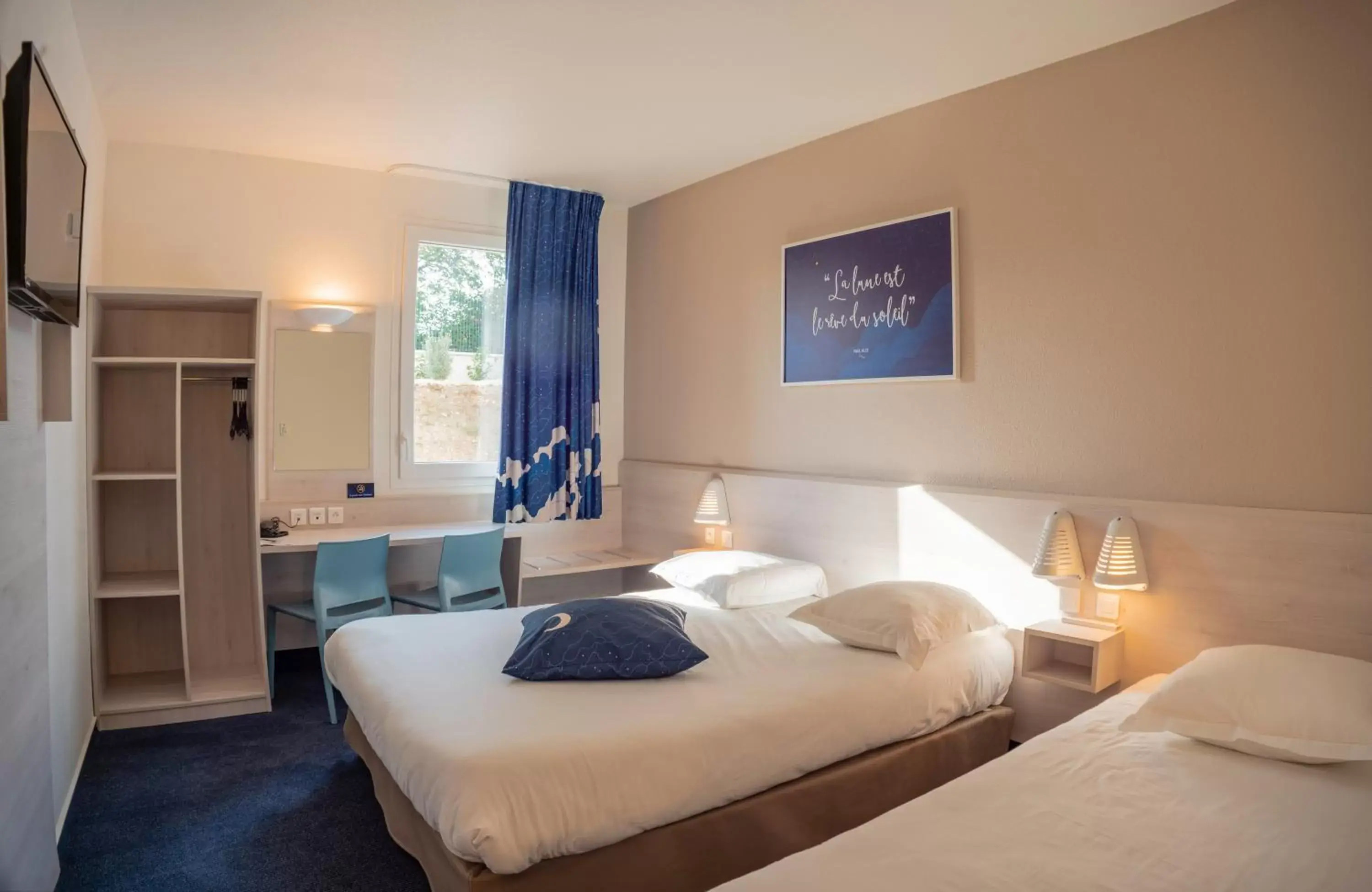 Triple Room in Ace Hotel Issoire Triple Room in Ace Hotel Issoire