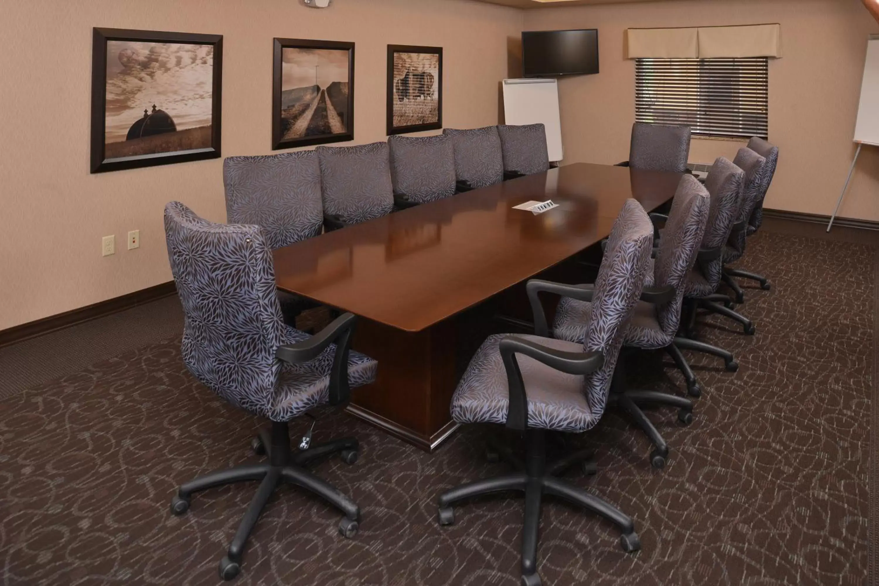 Meeting/conference room in Hawthorn Suites by Wyndham Dickinson