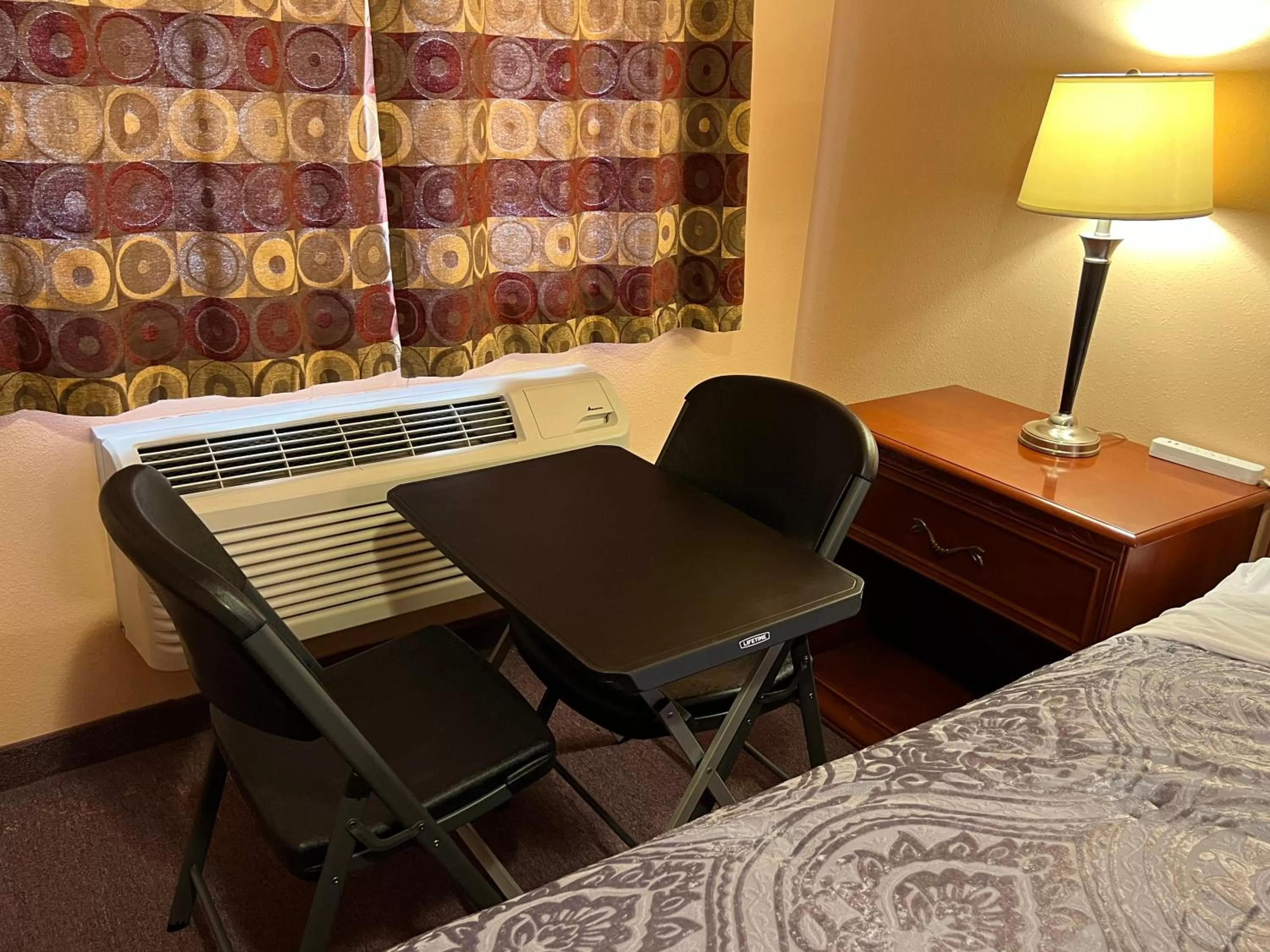 Bed in Frazier View Motel