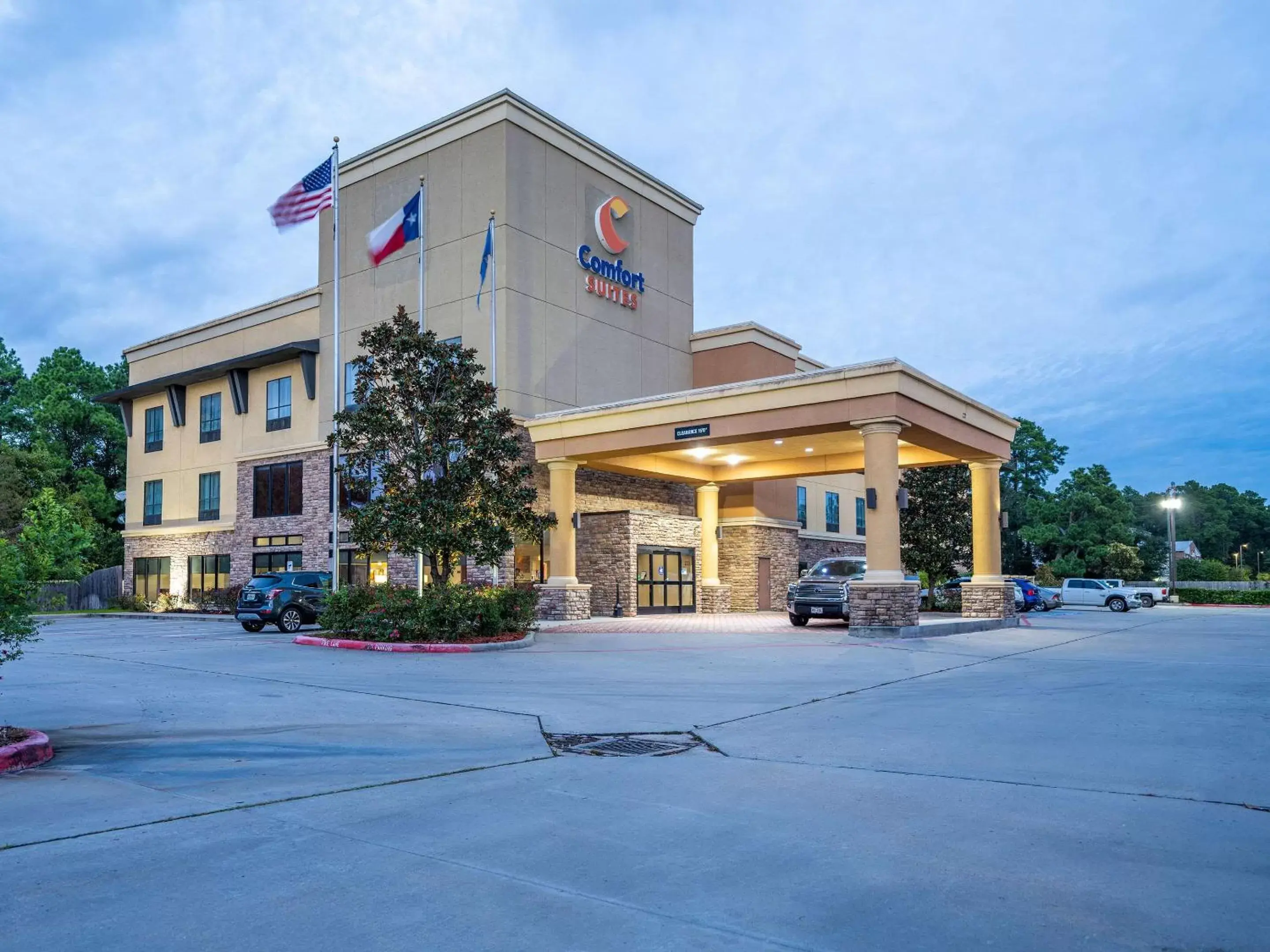 Property Building in Comfort Suites Old Town Spring
