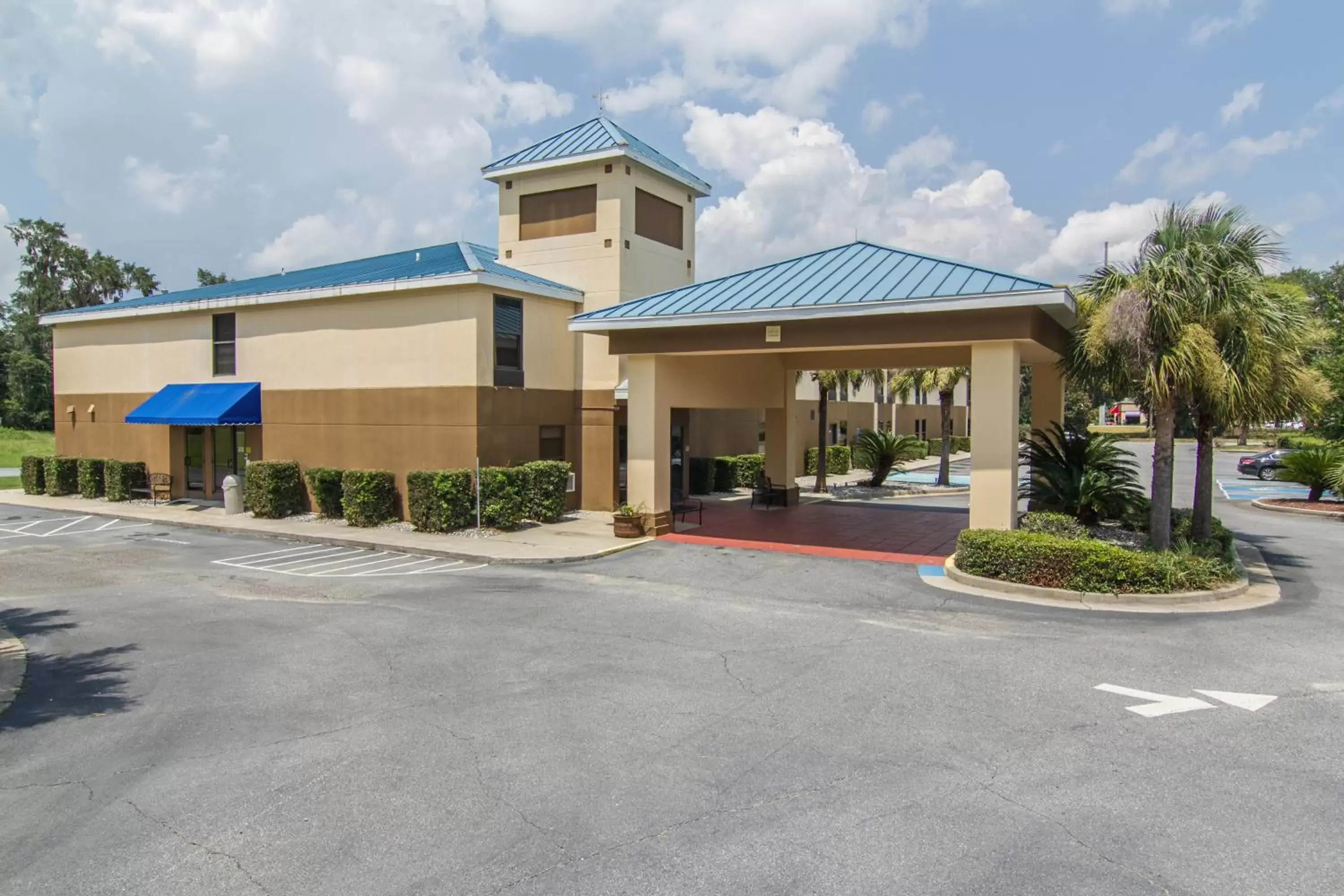 Property Building in Econo Lodge Darien