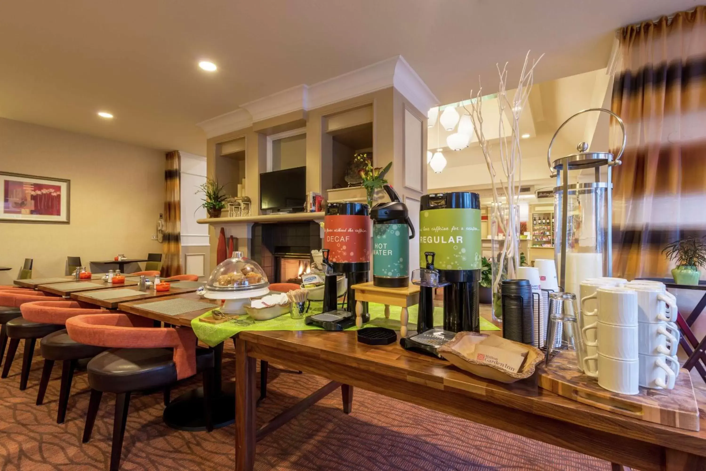 Dining area in Hilton Garden Inn Flagstaff