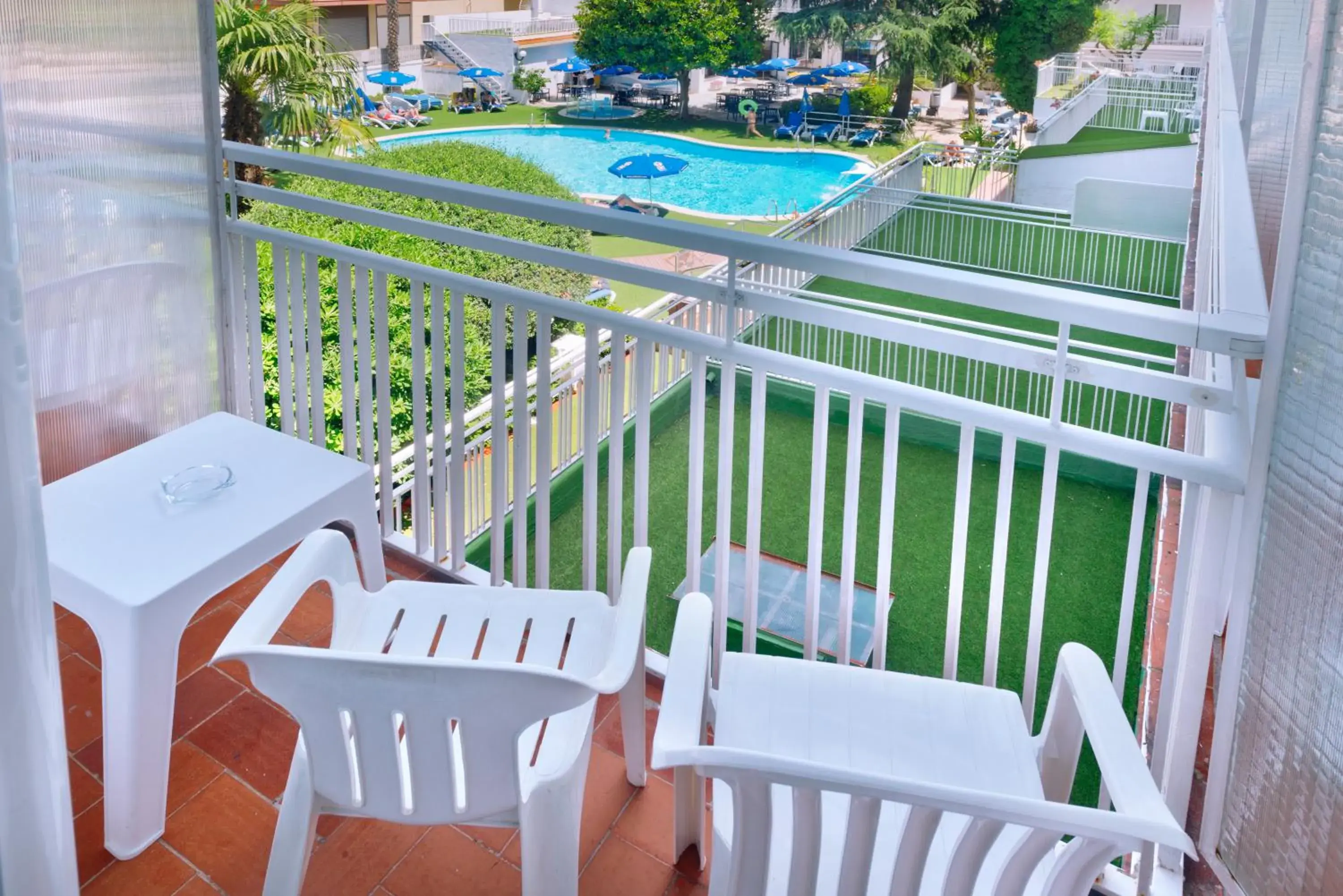 Garden view, Balcony/Terrace in GHT Balmes, Hotel-Aparthotel&SPLASH