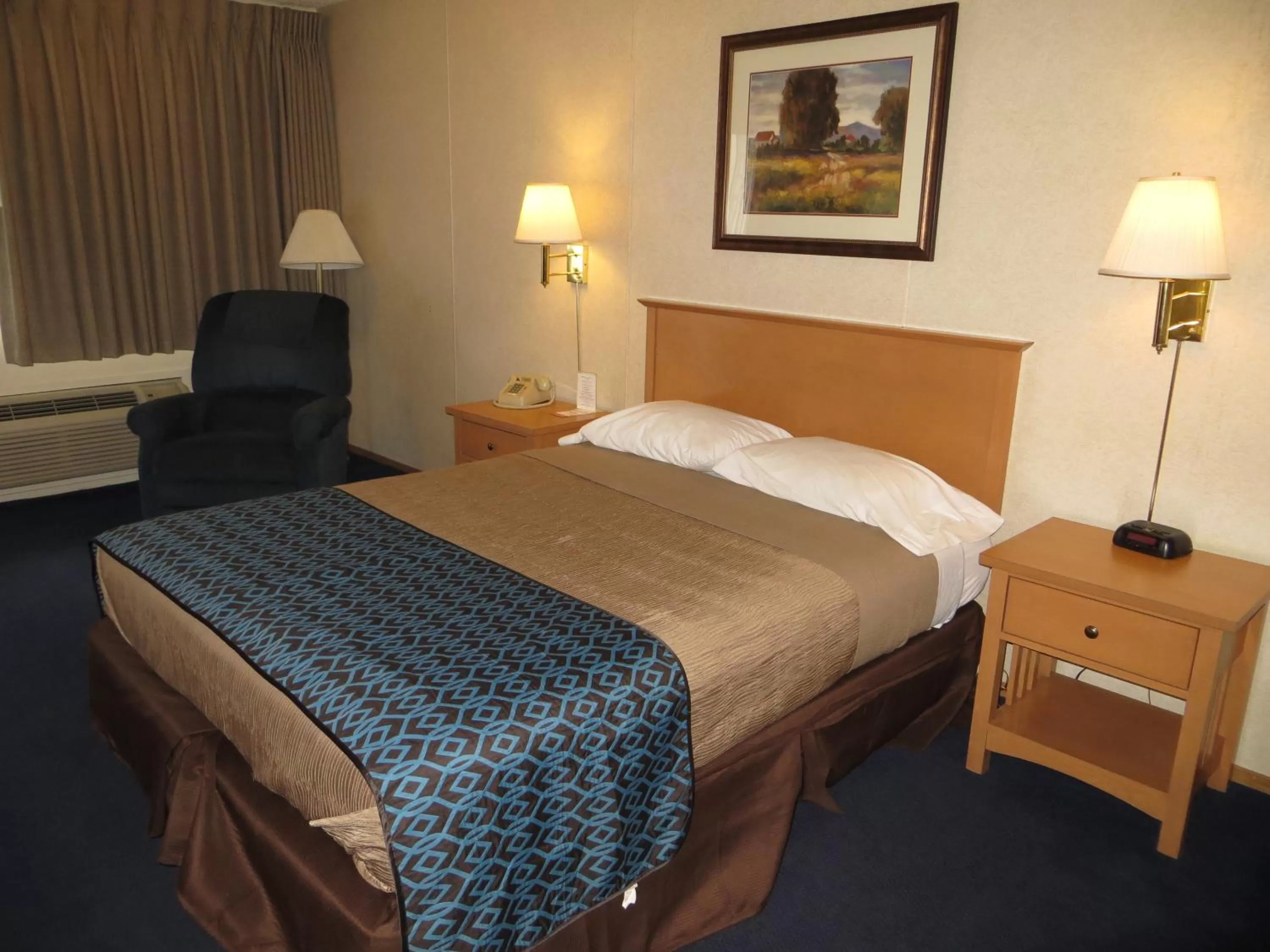 Bed in Super 8 by Wyndham Susanville