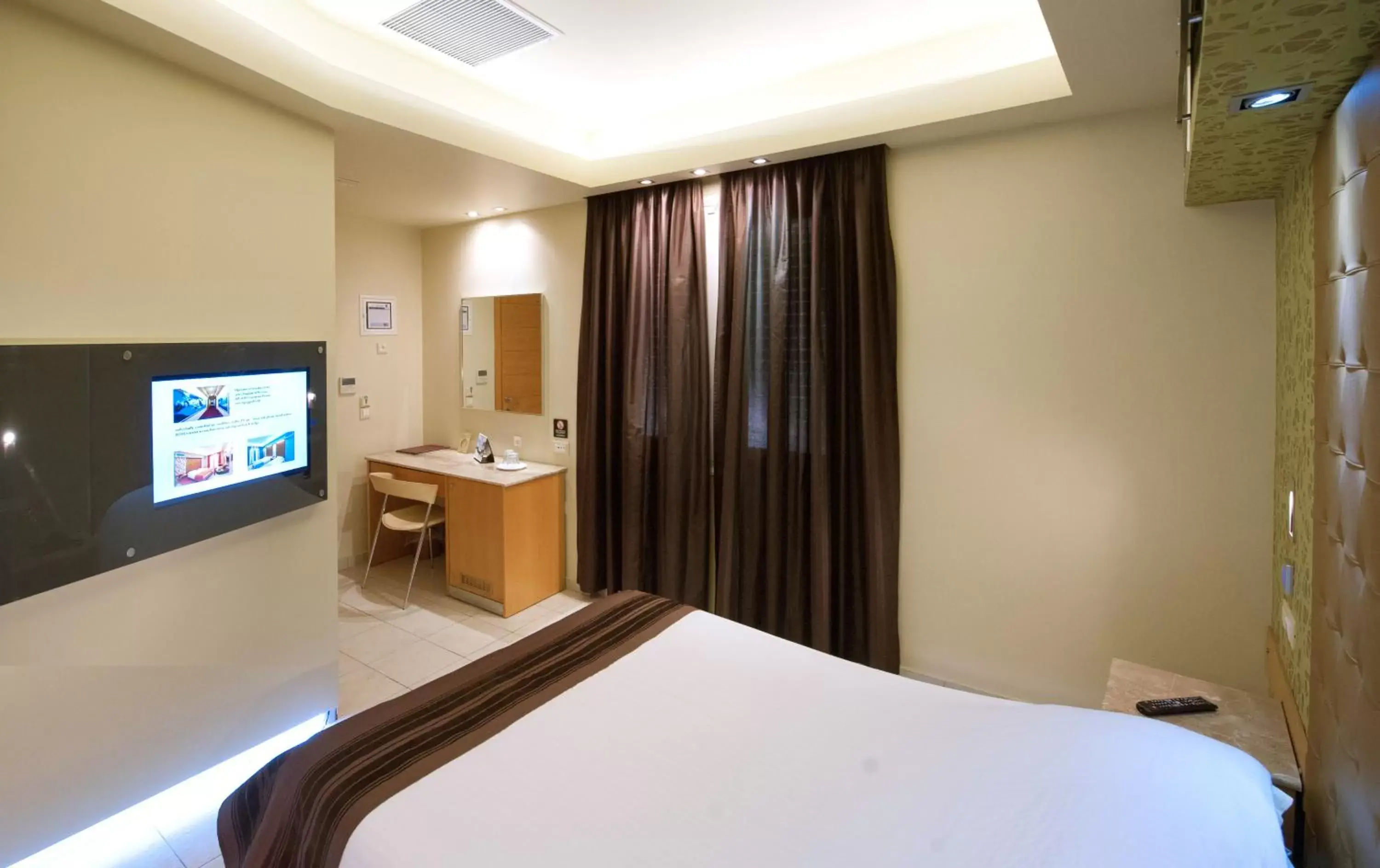 Photo of the whole room, Bed in Kastro Hotel Photo of the whole room, Bed in Kastro Hotel