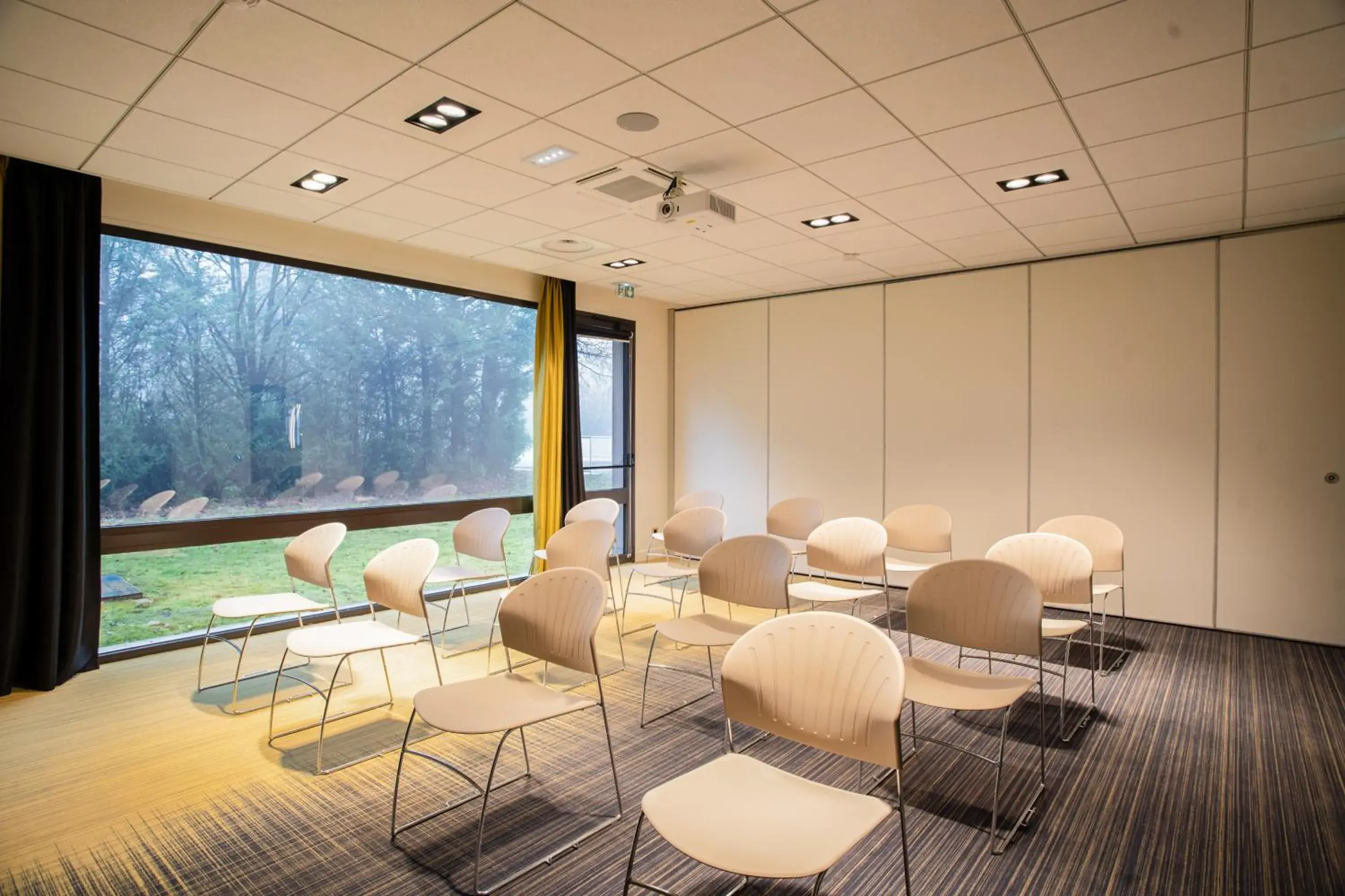 Meeting/conference room in Park & Suites Elégance Genève-Ferney Voltaire