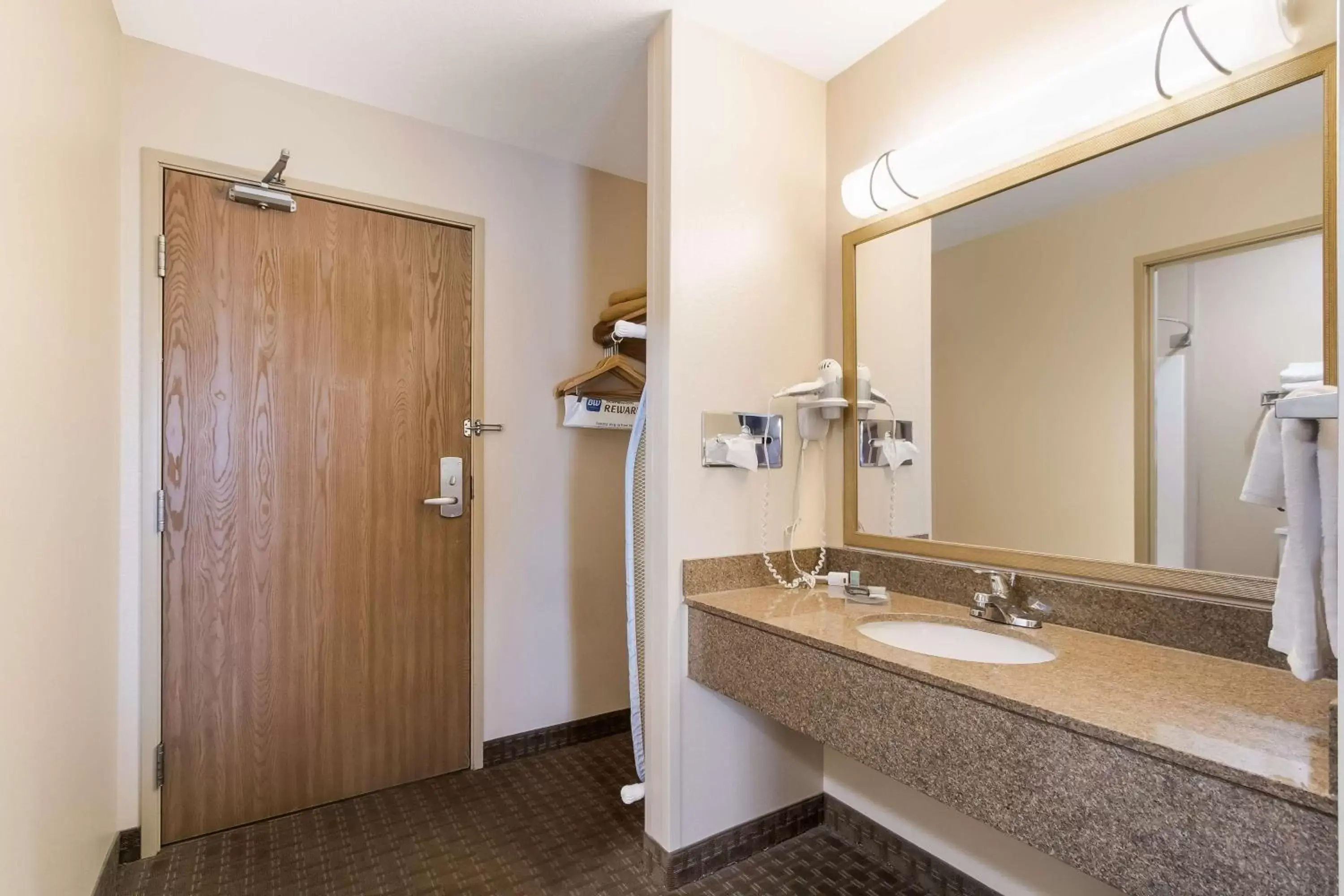 Bedroom, Bathroom in Best Western Empire Towers